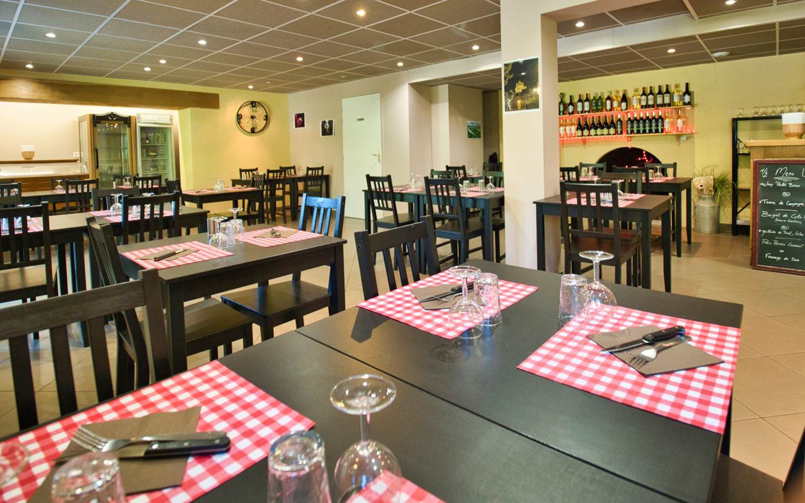 "Le Clos du Moulin", Village de Gîtes en Périgord : salle du restaurant