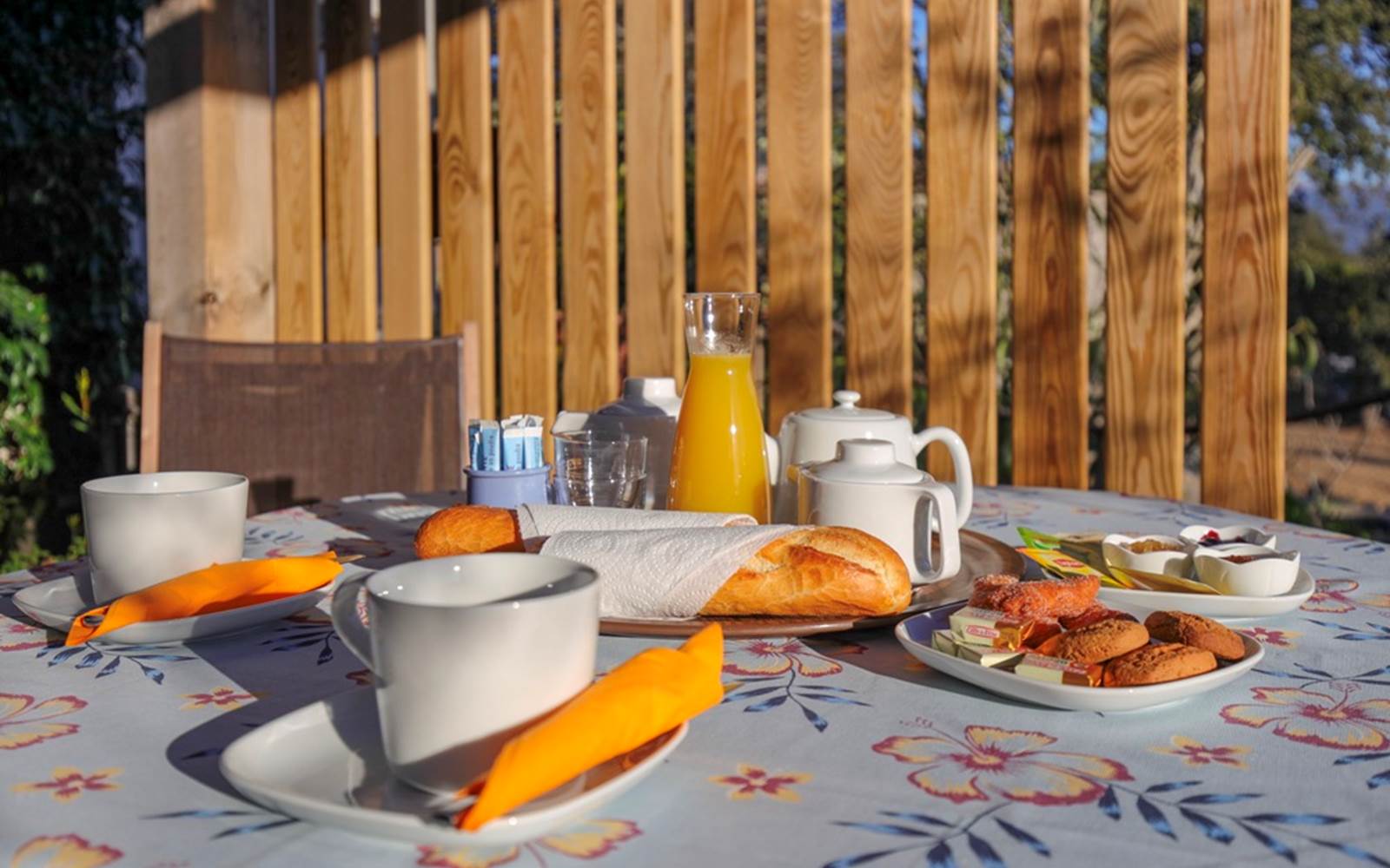 Petit-déjeuner sur votre terrasse
