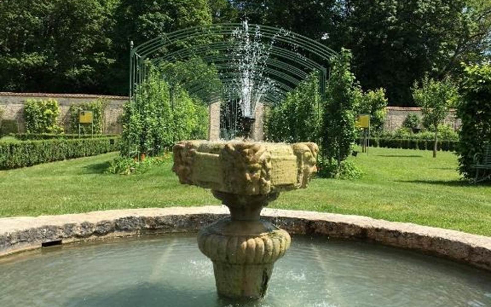 Le bassin du jardinier dans les vergers-potagers