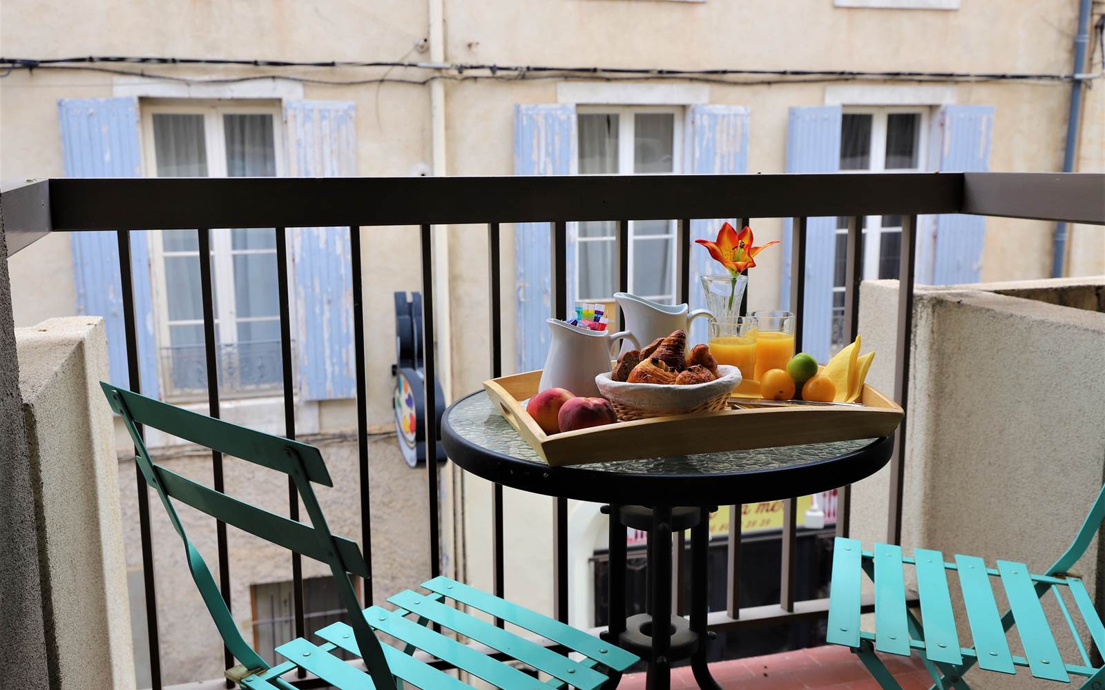 Hotel des Tuileries, Hotel 2* Nîmes Centre, chambre avec balcon