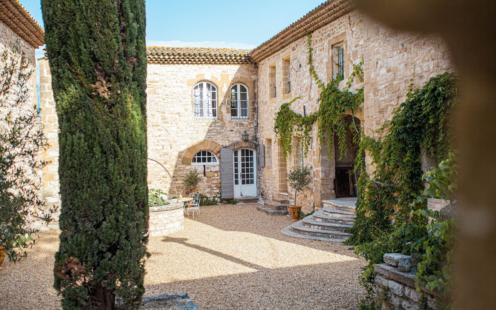 La cour du Prieuré