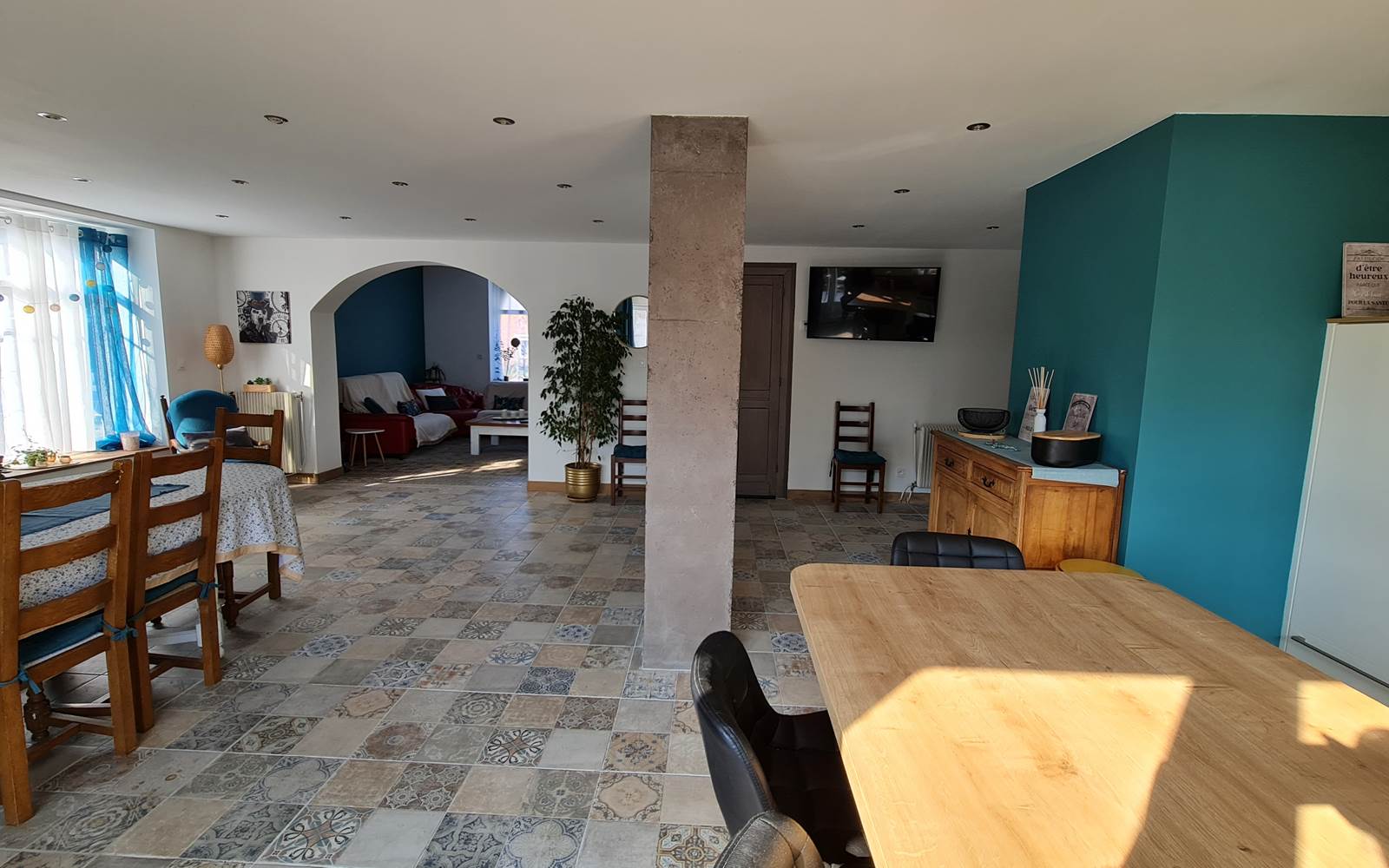 Pièce de vie de 50 m² idéale pour les réunions de famille ou entre amis