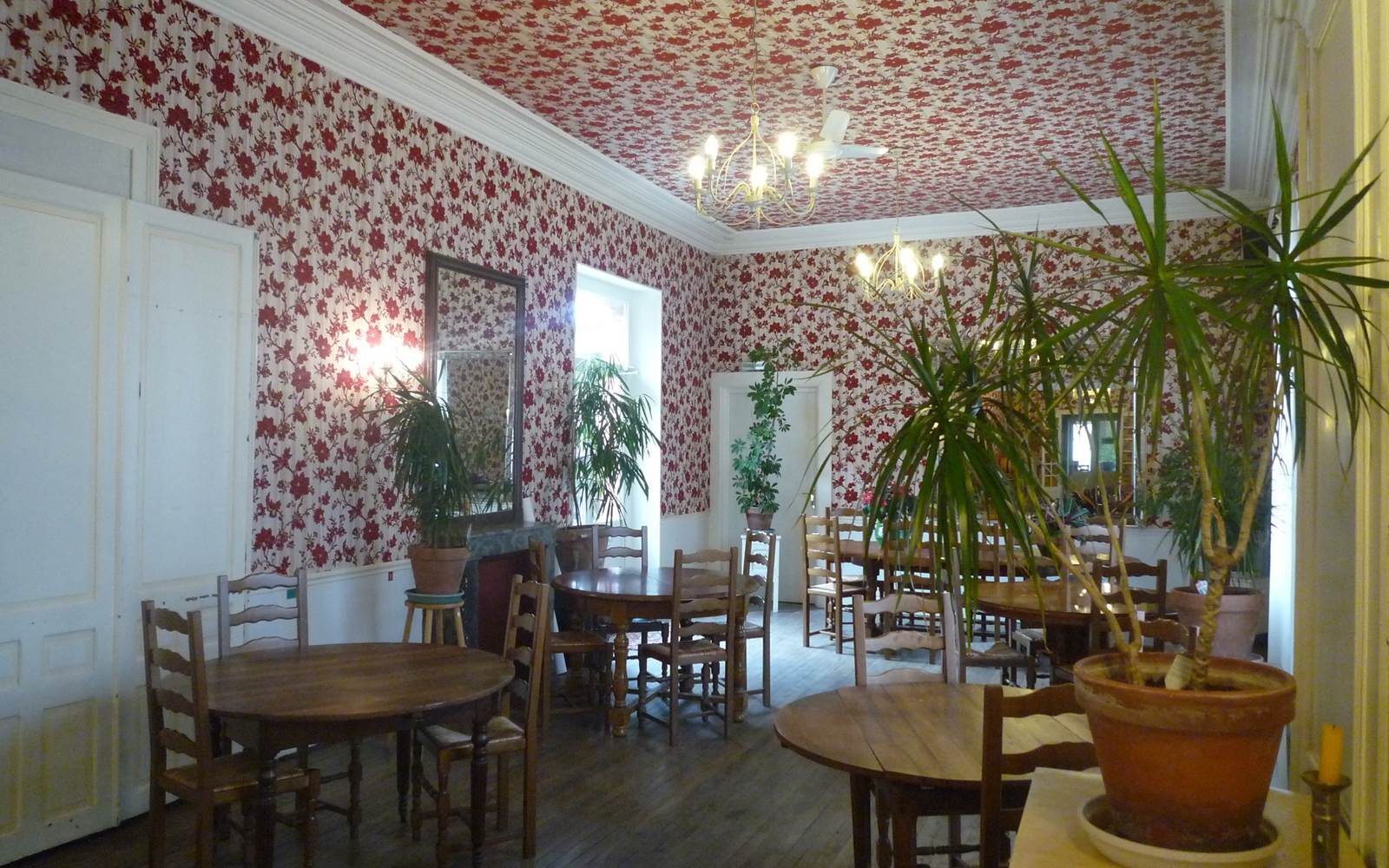 Salle de restaurant côte cour intérieure