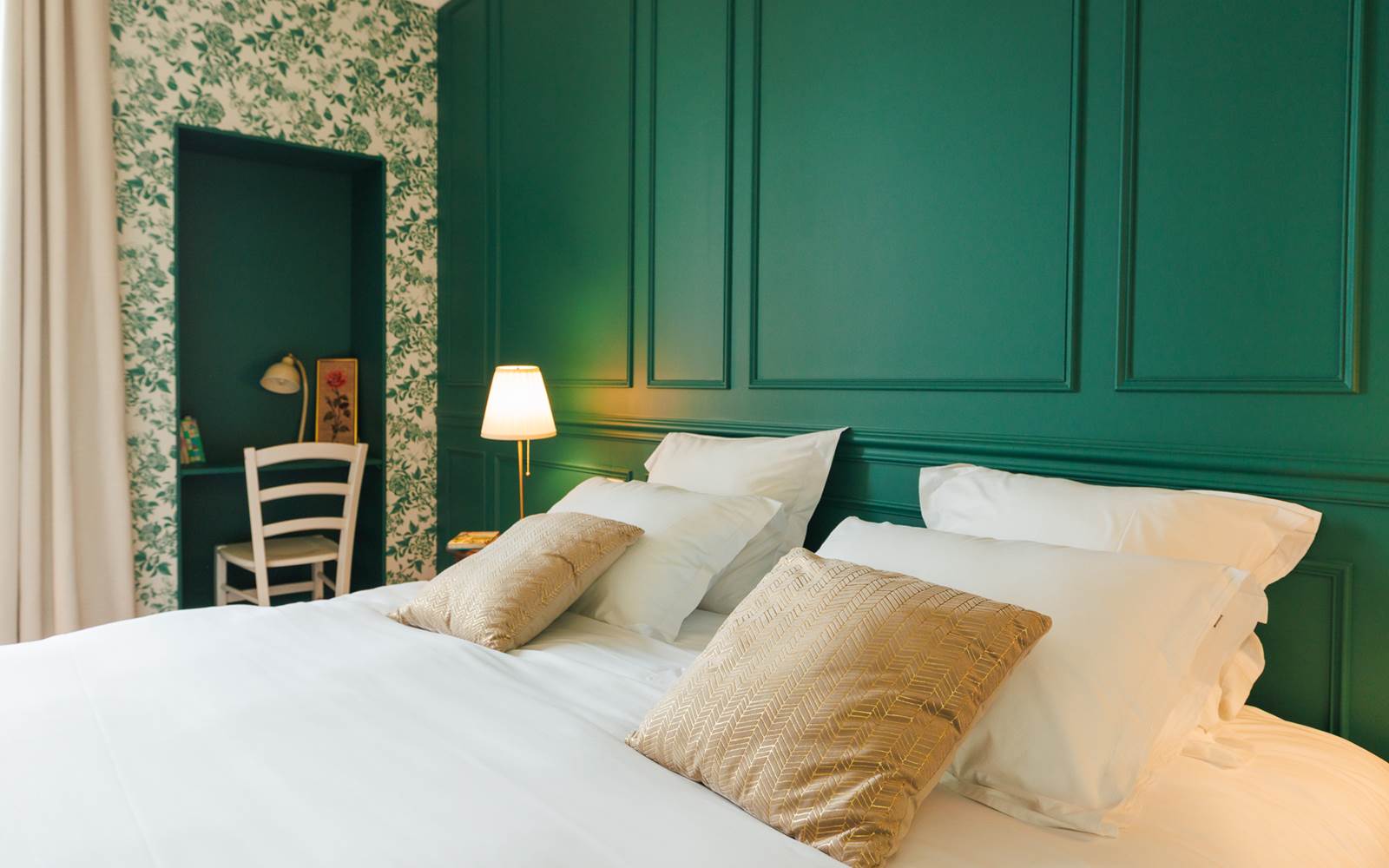 Chambre verte tête de lit gite de charme Le Quatre Feuilles proche Puy du Fou