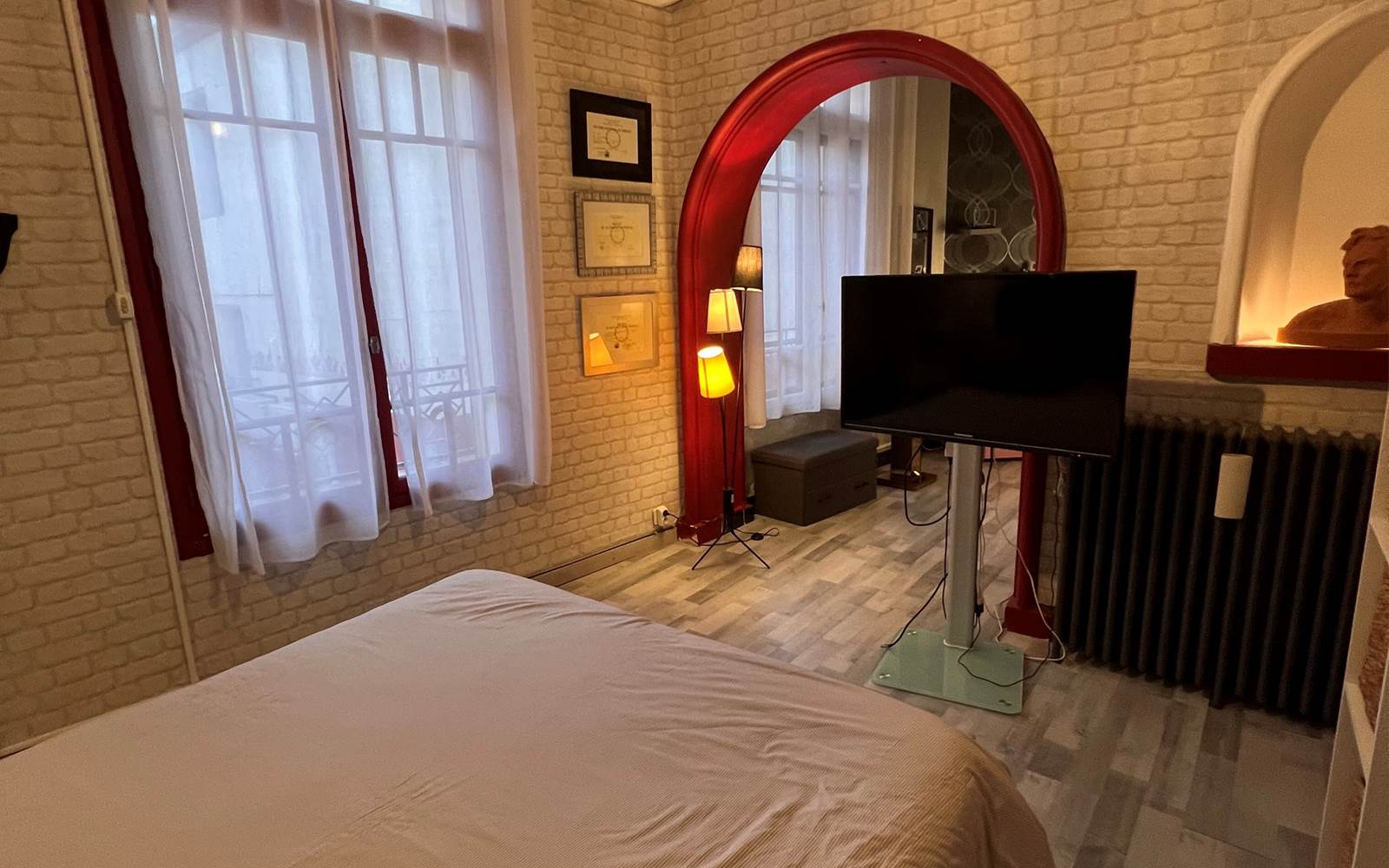 chambre équipée d'un ecran tv