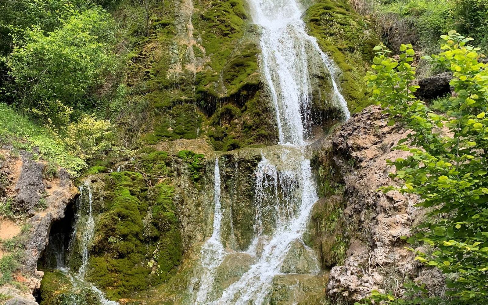 Salles la source cascade promenade Aveyron