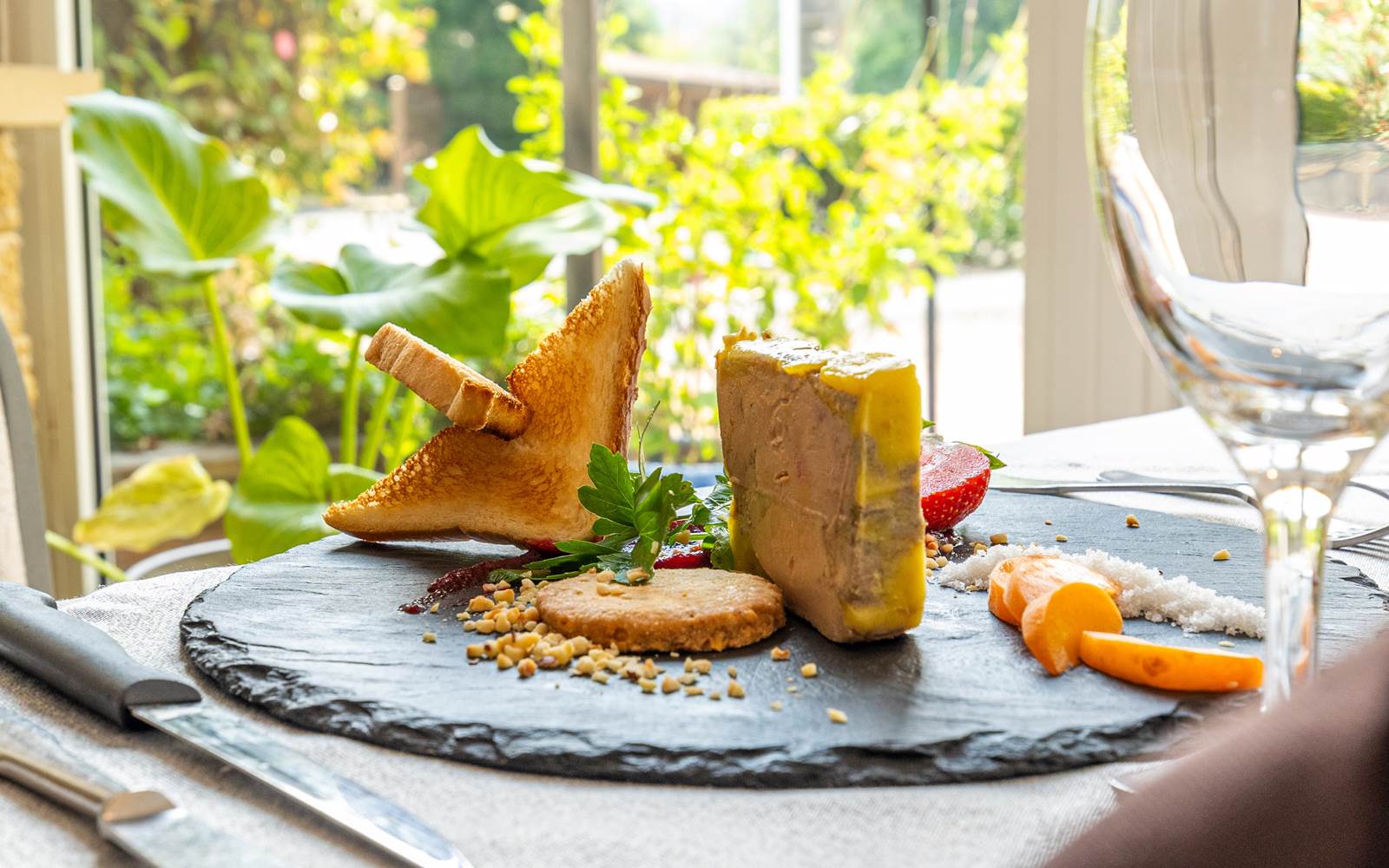 ASSIETTE SUR TABLE r