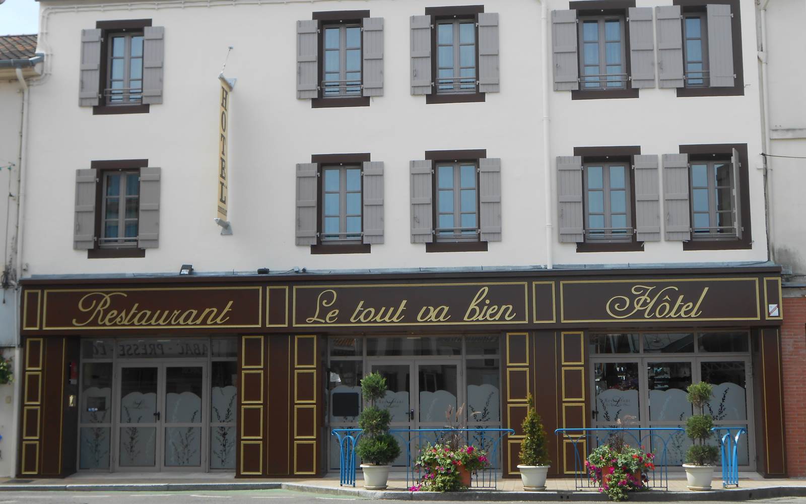 hotel le tout va bien valence d agen golfech