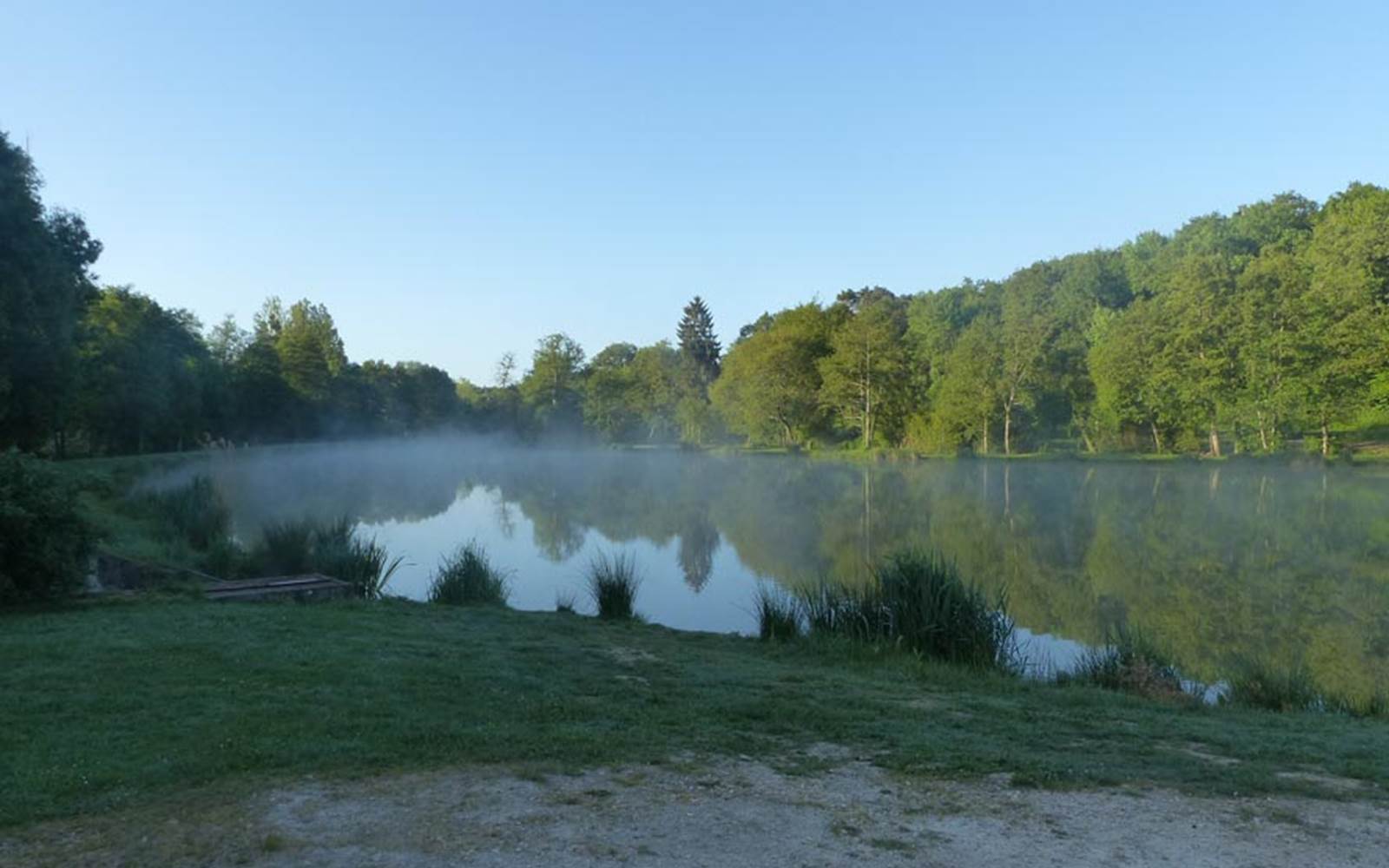 Etang d'Epeigné au matin