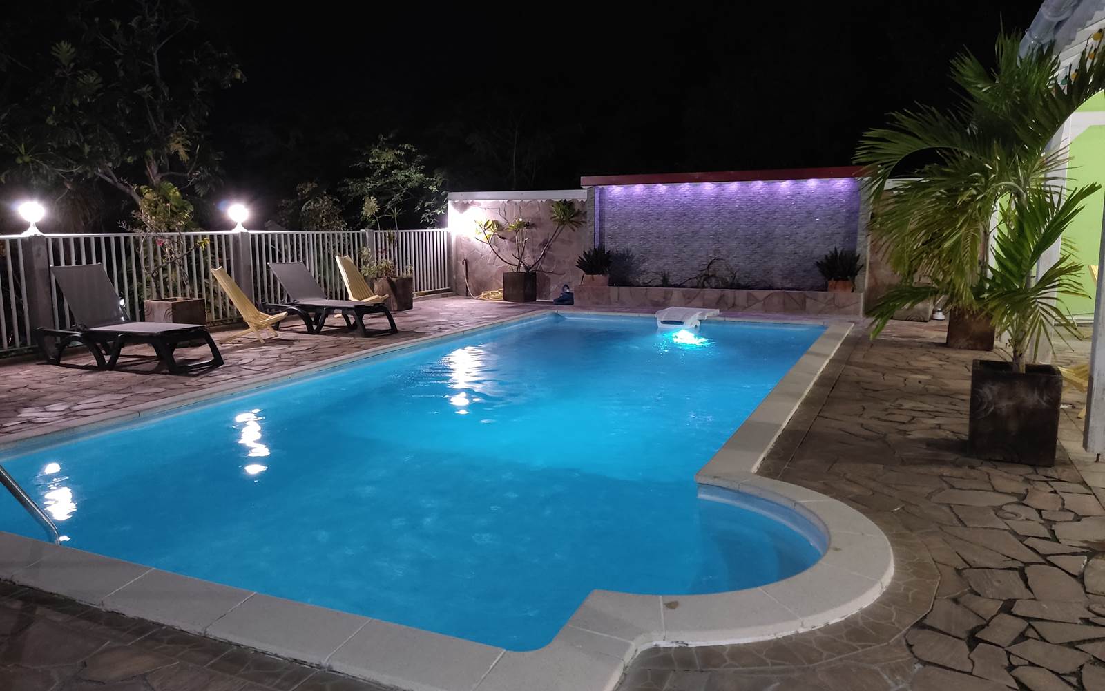 "La piscine qui est vraiment agréable en fin de journée - The pool which is really nice at the end of the day - La piscina que es realmente agradable al final del día"