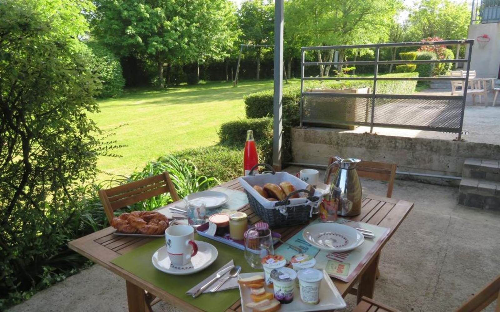 Petit déjeuner terrasse