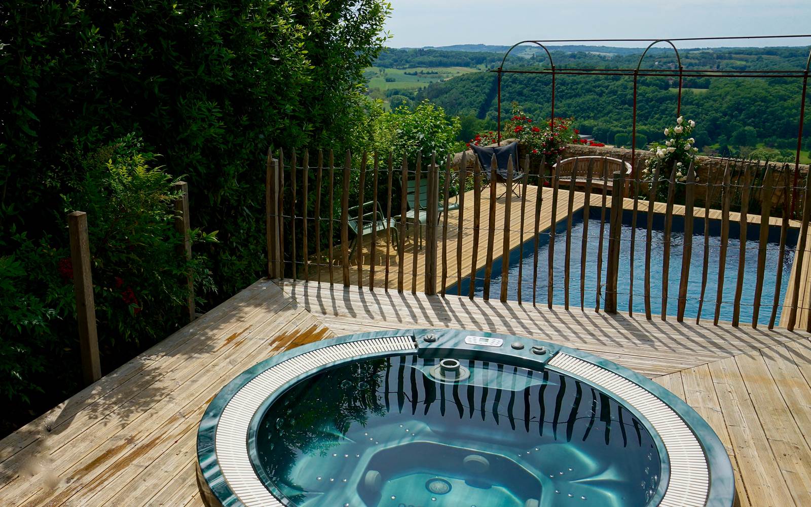 spa-debordement-vue-gite-domme