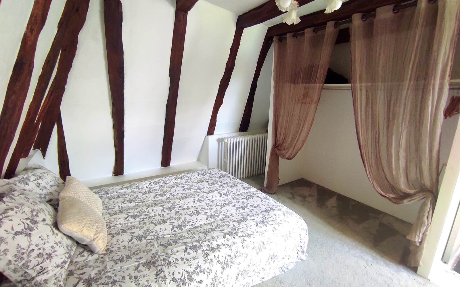 Les Charmes de Sarlat - Chambre d'hôtes - Chambre Tilleul - Placard et petit lit