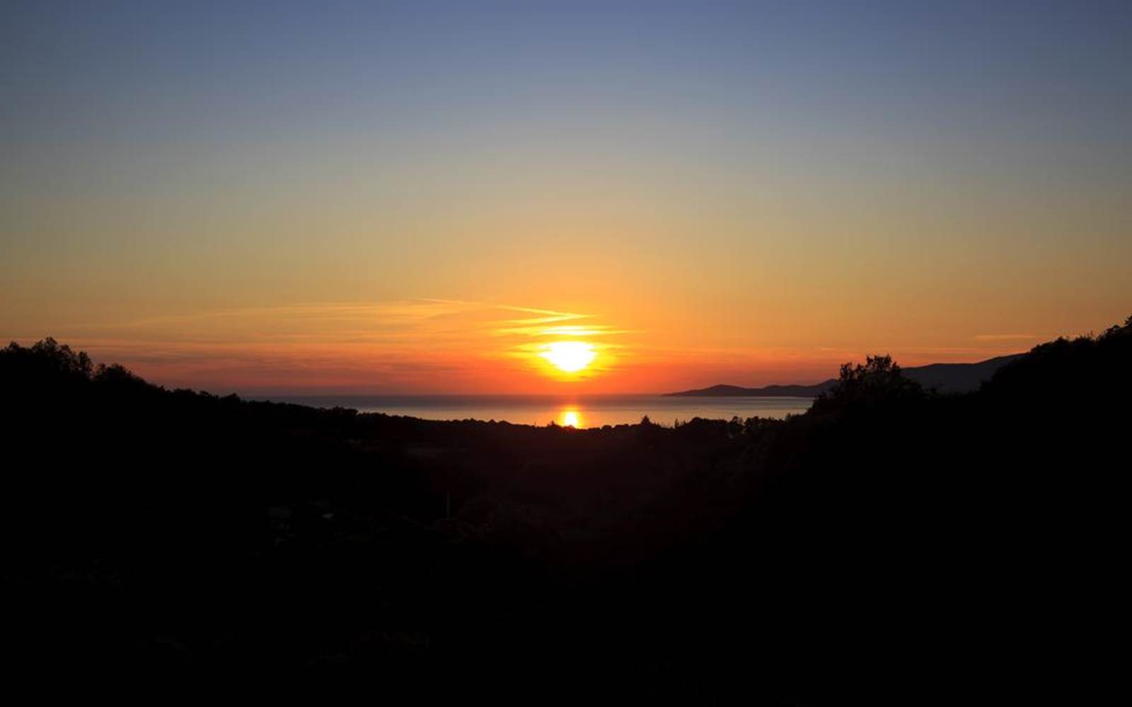 coucher du soleil au ruone en corse