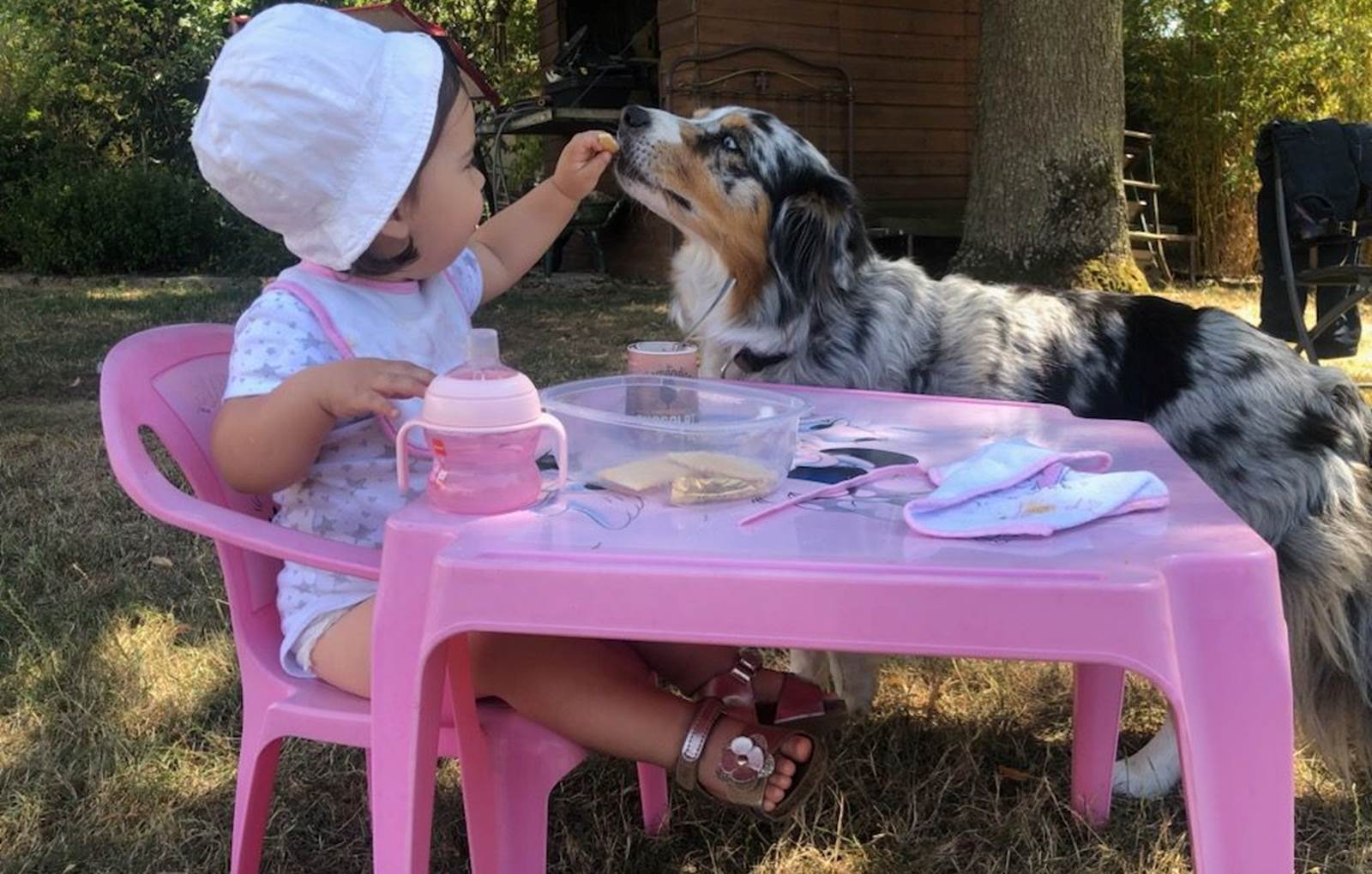 NOTRE PETITE-FILLE ET NUCCI LA DOUCHE-carousel