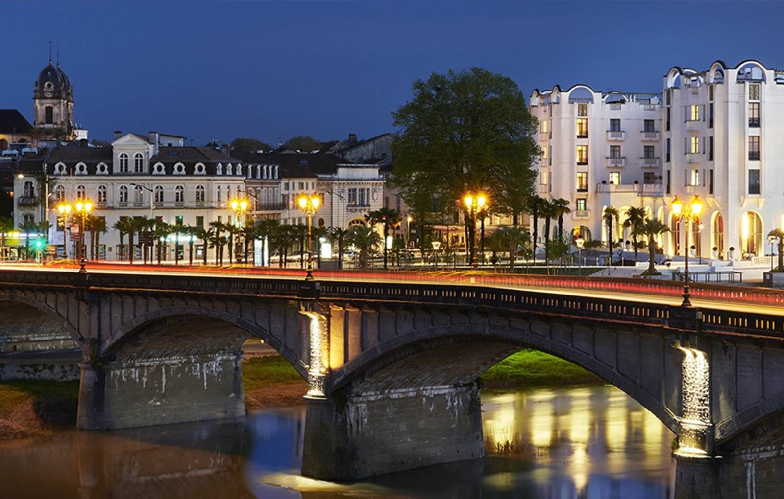 DAX BY NIGHT-carousel