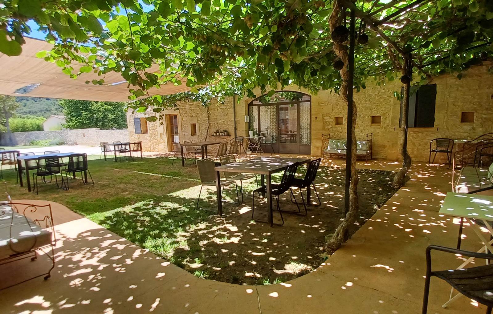 Cour interieure-carousel