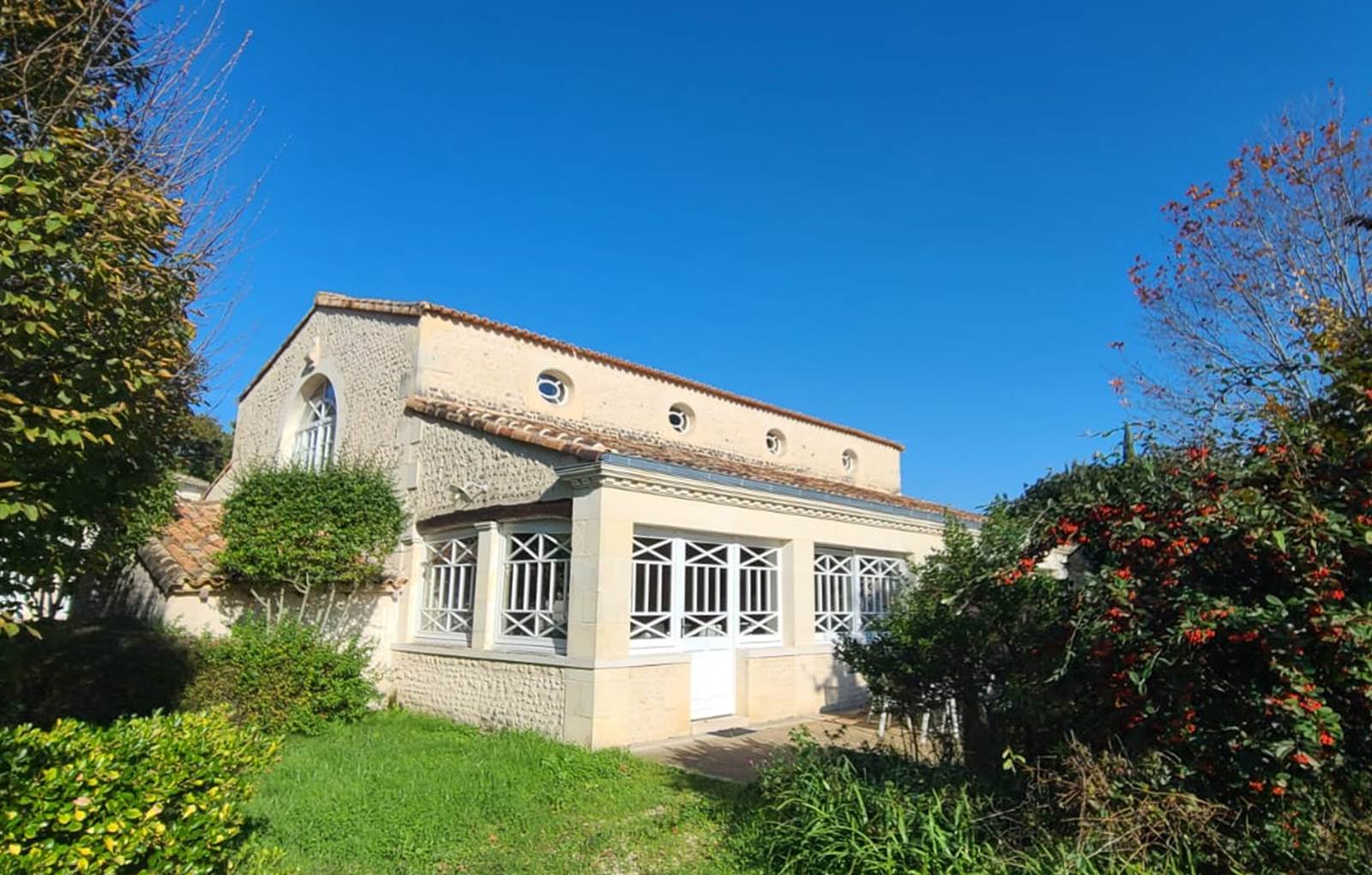 Cyprès, gîte avec jardin privatif-carousel