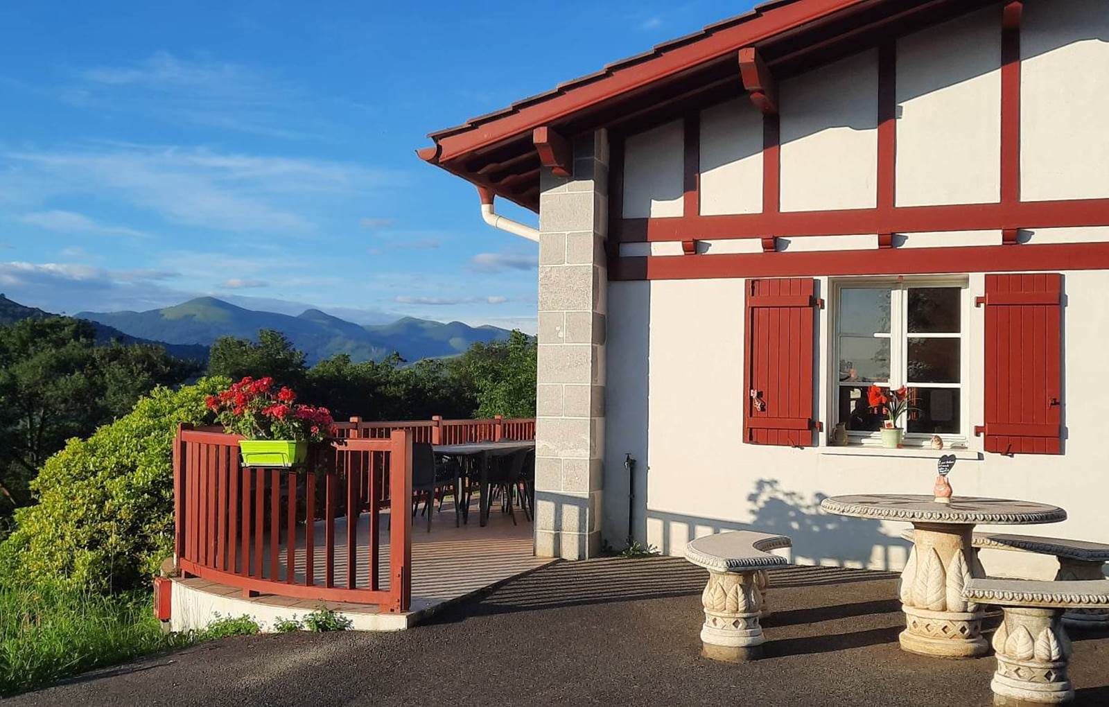 Gite Izarrak_Compostelle_pays basque_façade-carousel