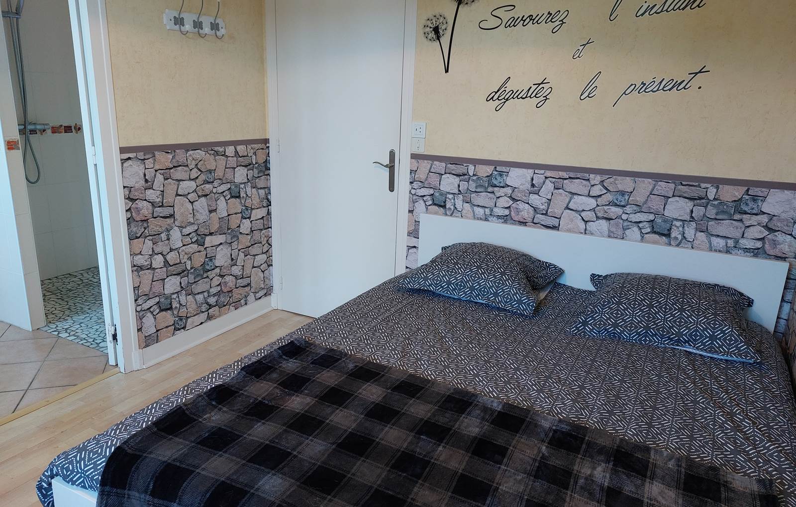 Les Rossignols-Saint-Martin-sur-Ocre-Chambres-d'hôtes-Chambre canadienne-carousel