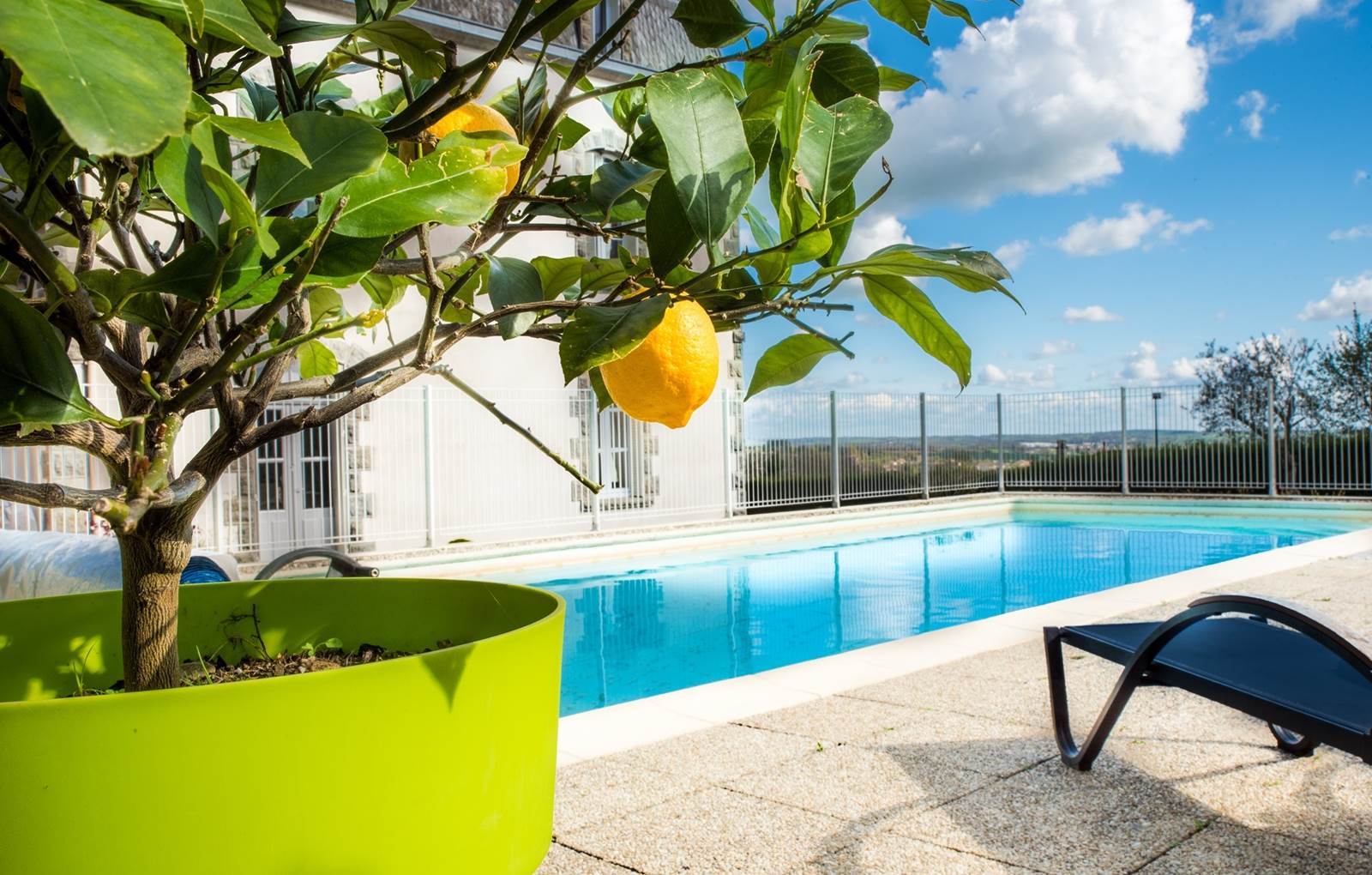 vue sur la piscine de la chouannerie-carousel