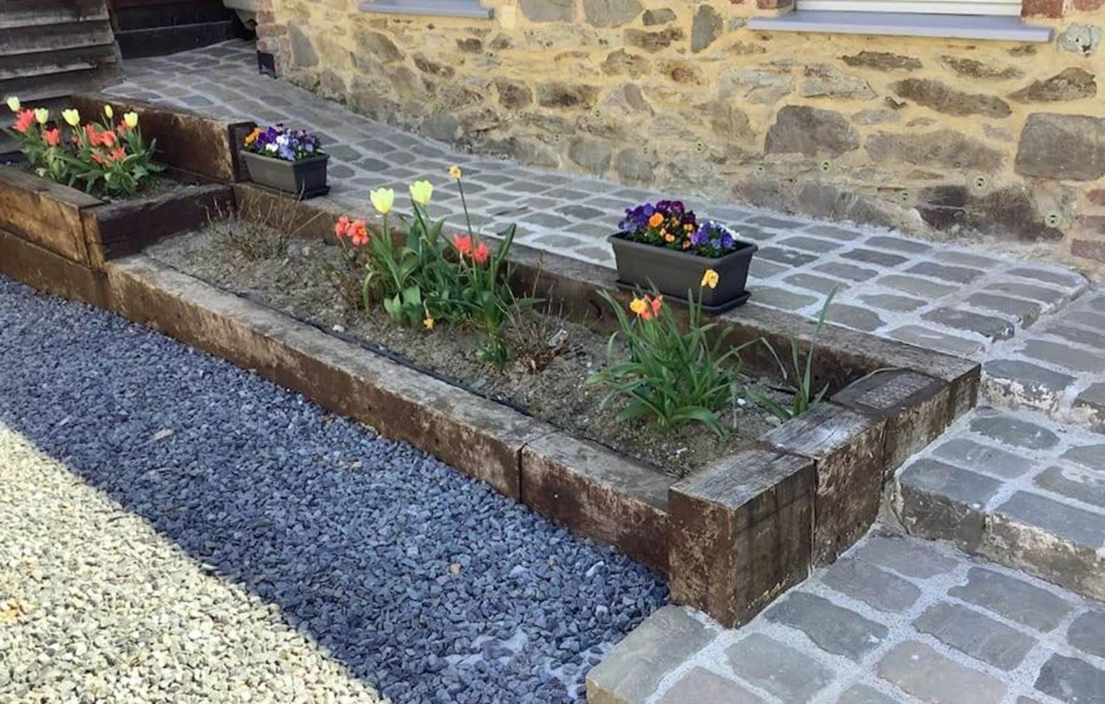 Parterre à l'avant de la maison-carousel