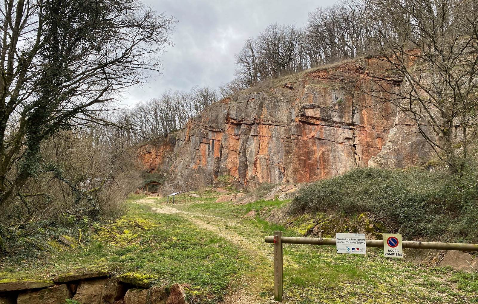 Gite-Etrigny-lacourquinousrelie-site d'escalade_rock climbing-carousel
