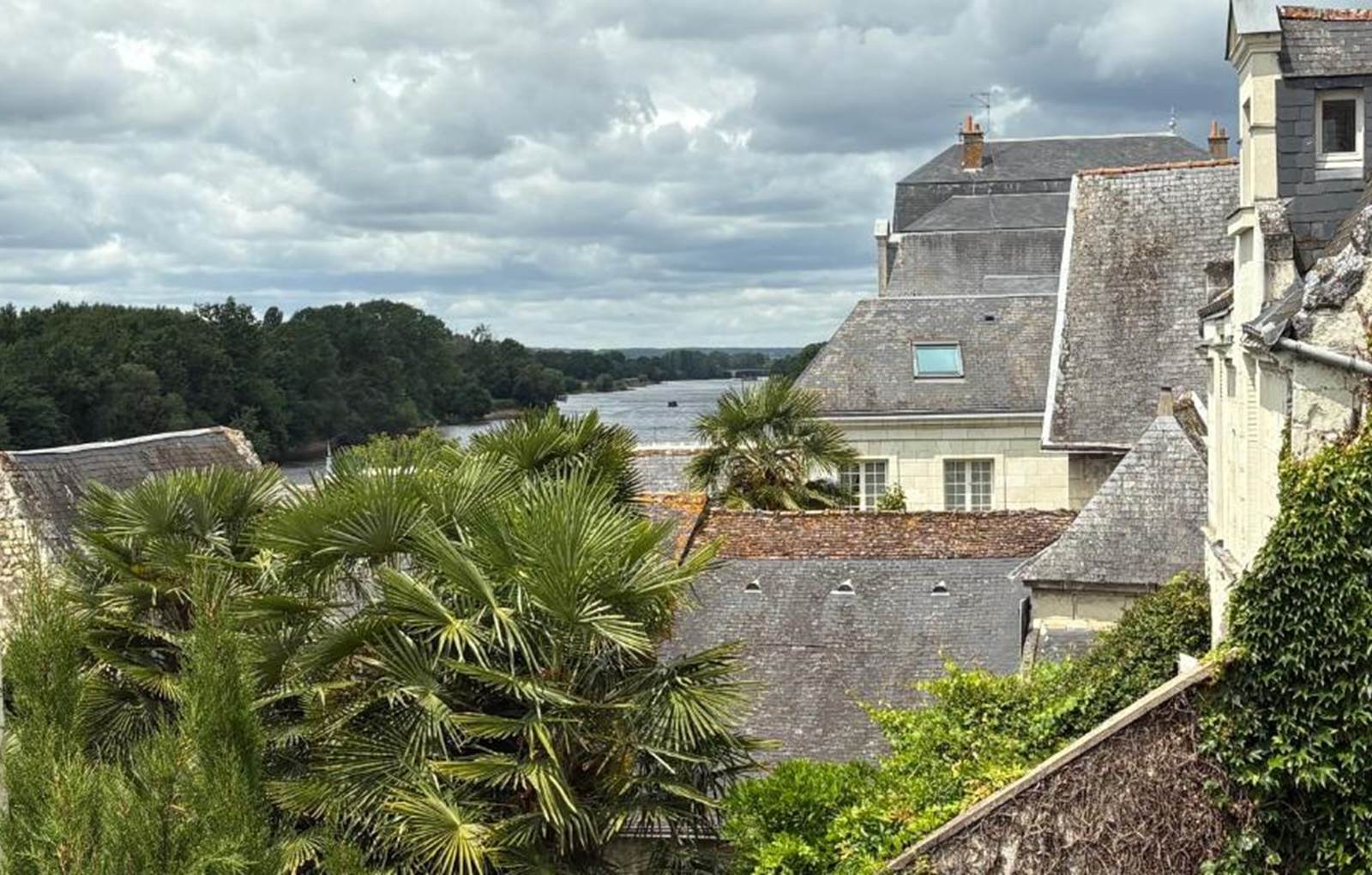 Vue de la Vienne de la fenêtre de la cuisine-carousel