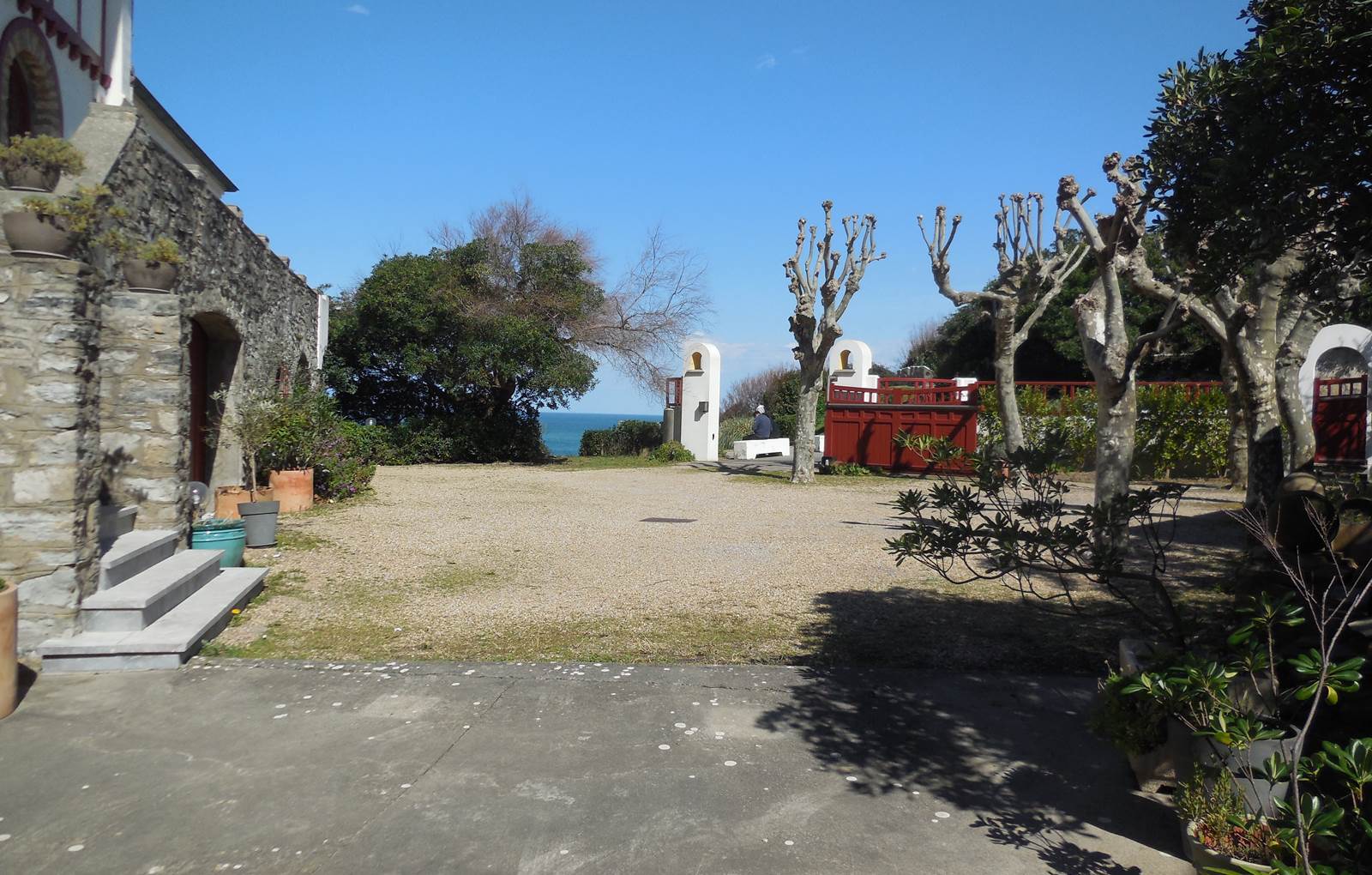 la cour de la villa-carousel