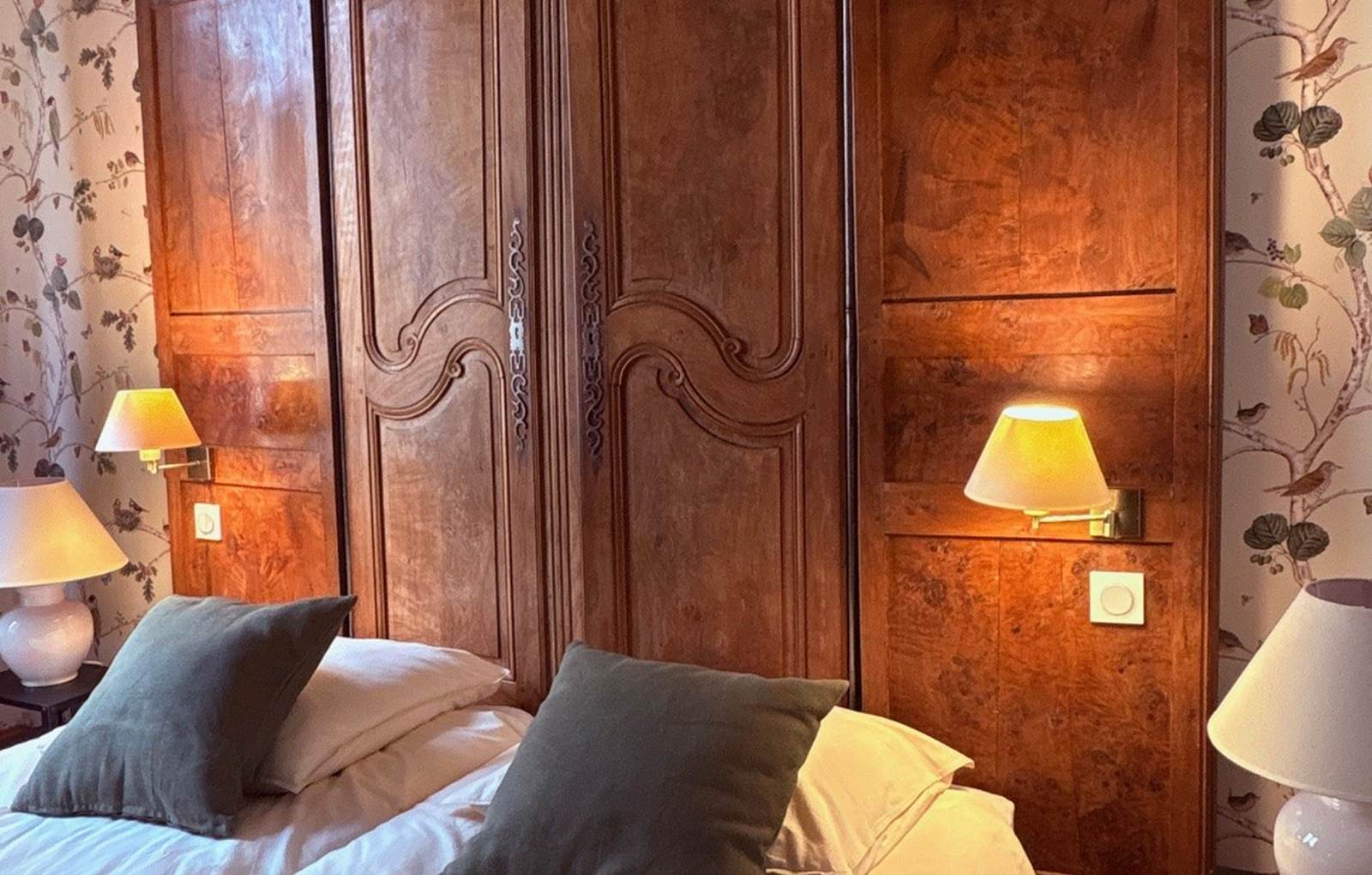 gite-deux-couronnes-chinon-chambre 3 lits b-carousel