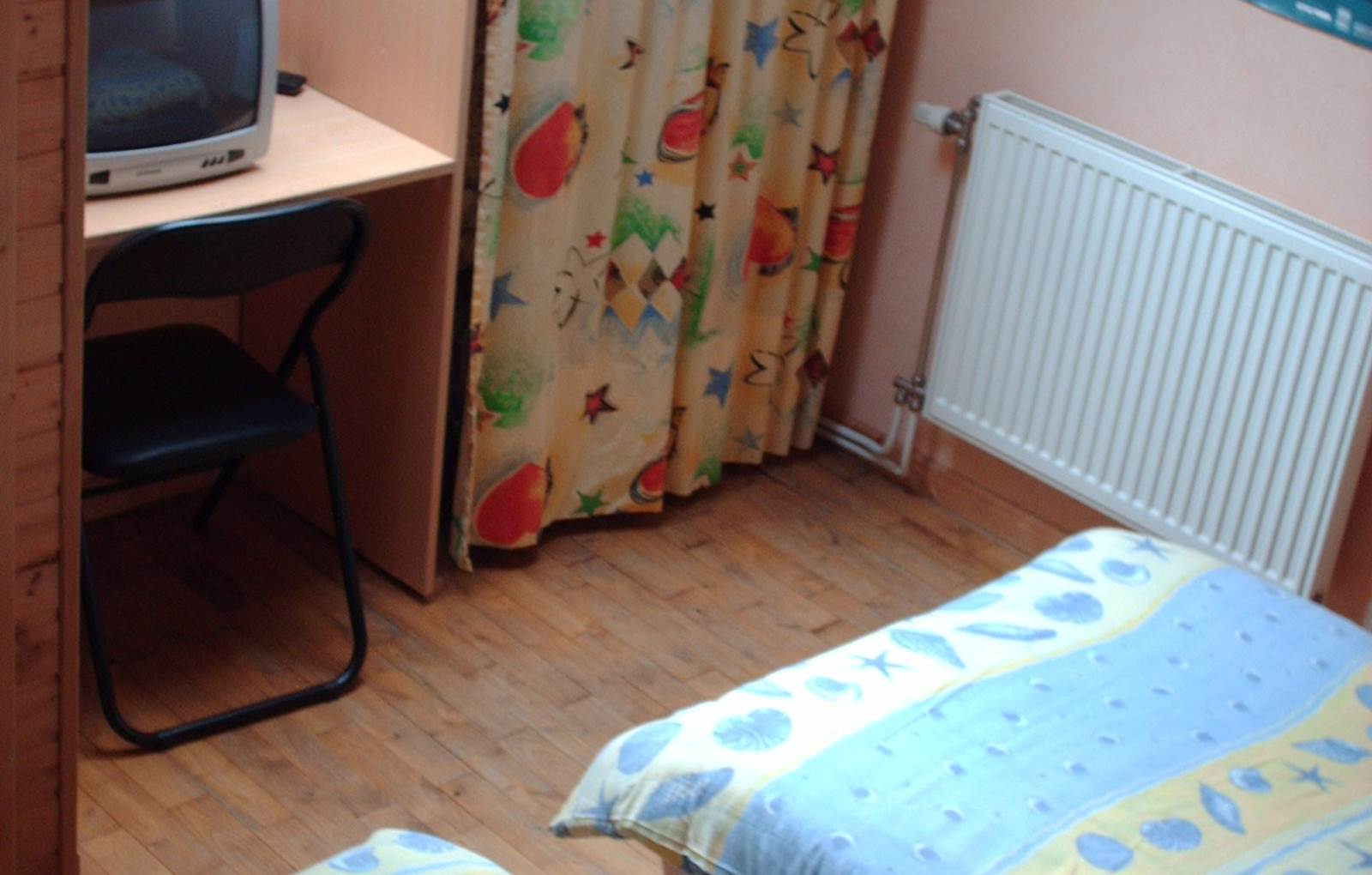 chambre twin aménagement Maison du Masjoubert 87120-carousel