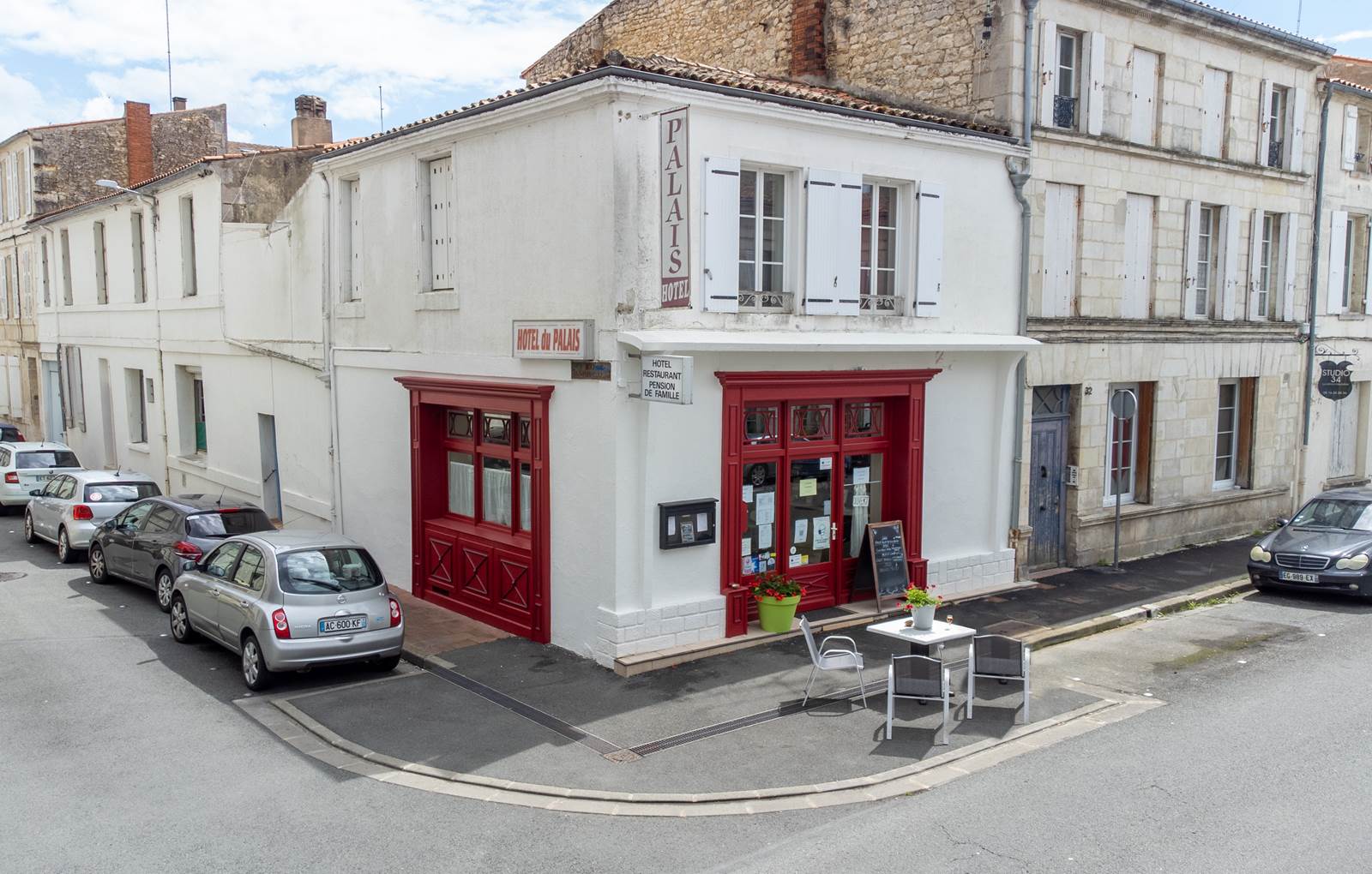 rochefort-ocean-hotel-le-palais-vue-facade-nocturne-carousel