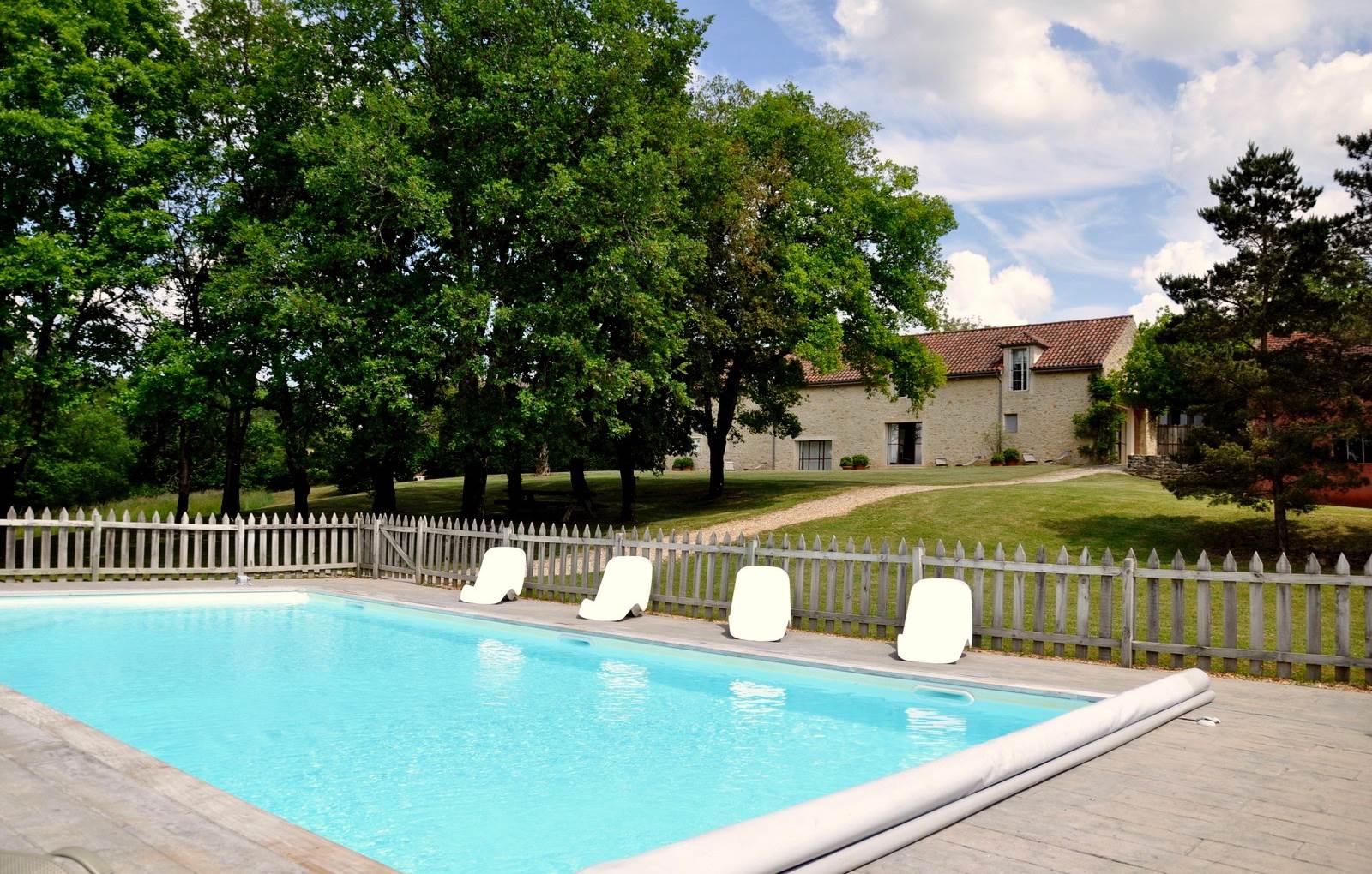 Maison avec piscine privative en Vallée de la Dordogne-carousel