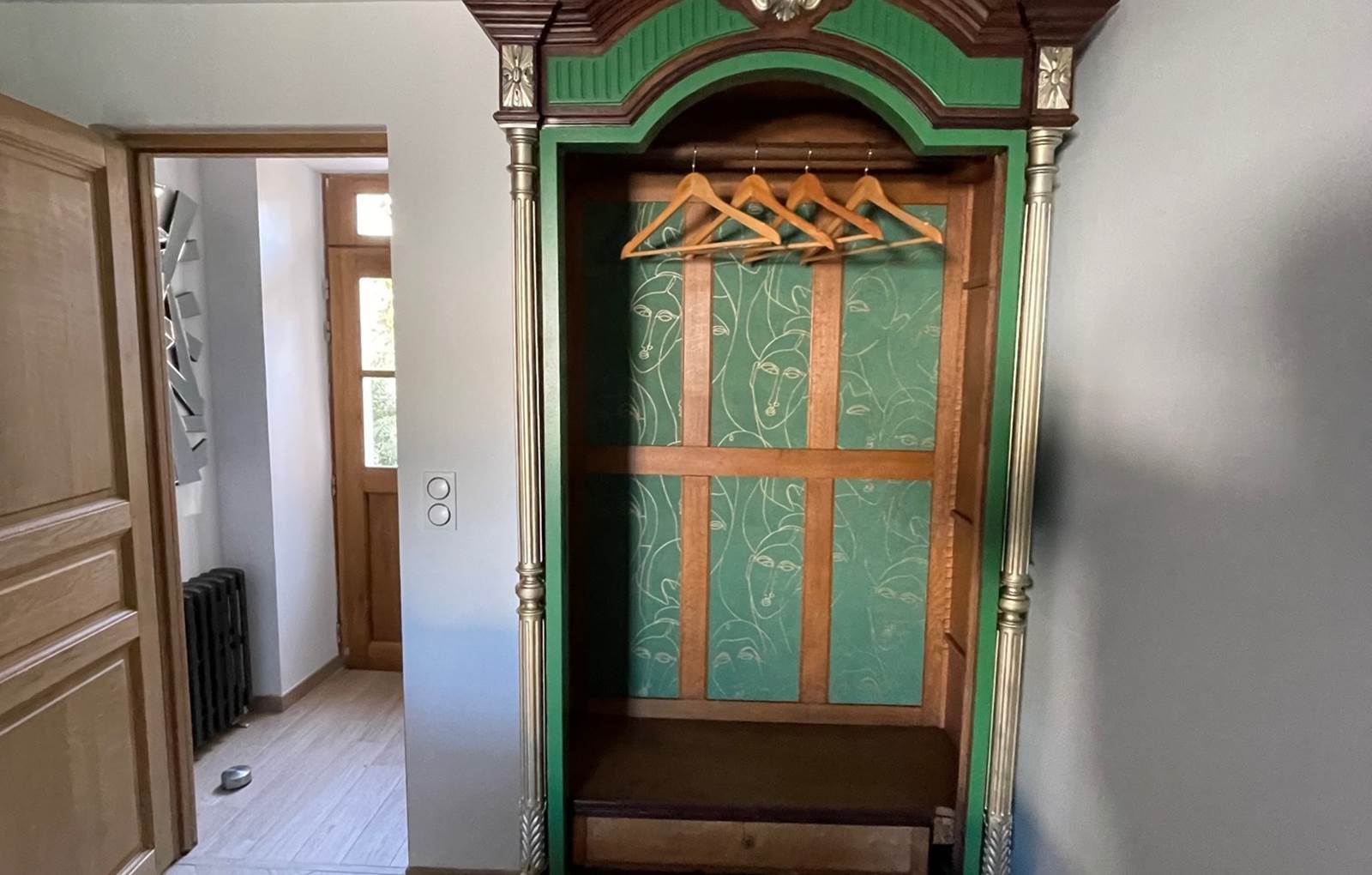 NOUVELLE JEUNESSE POUR VIEILLE ARMOIRE-carousel