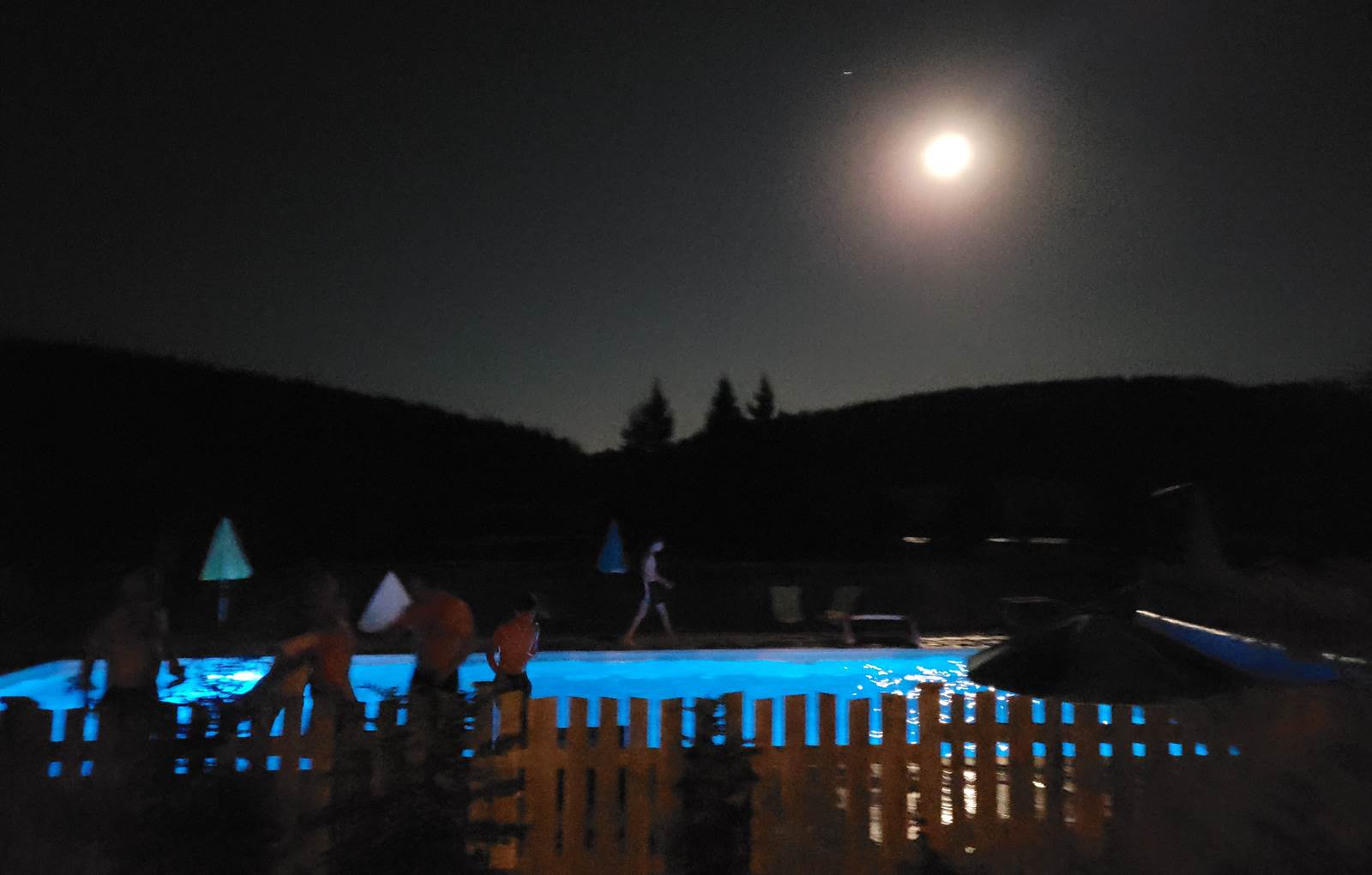 piscine nocturne-carousel