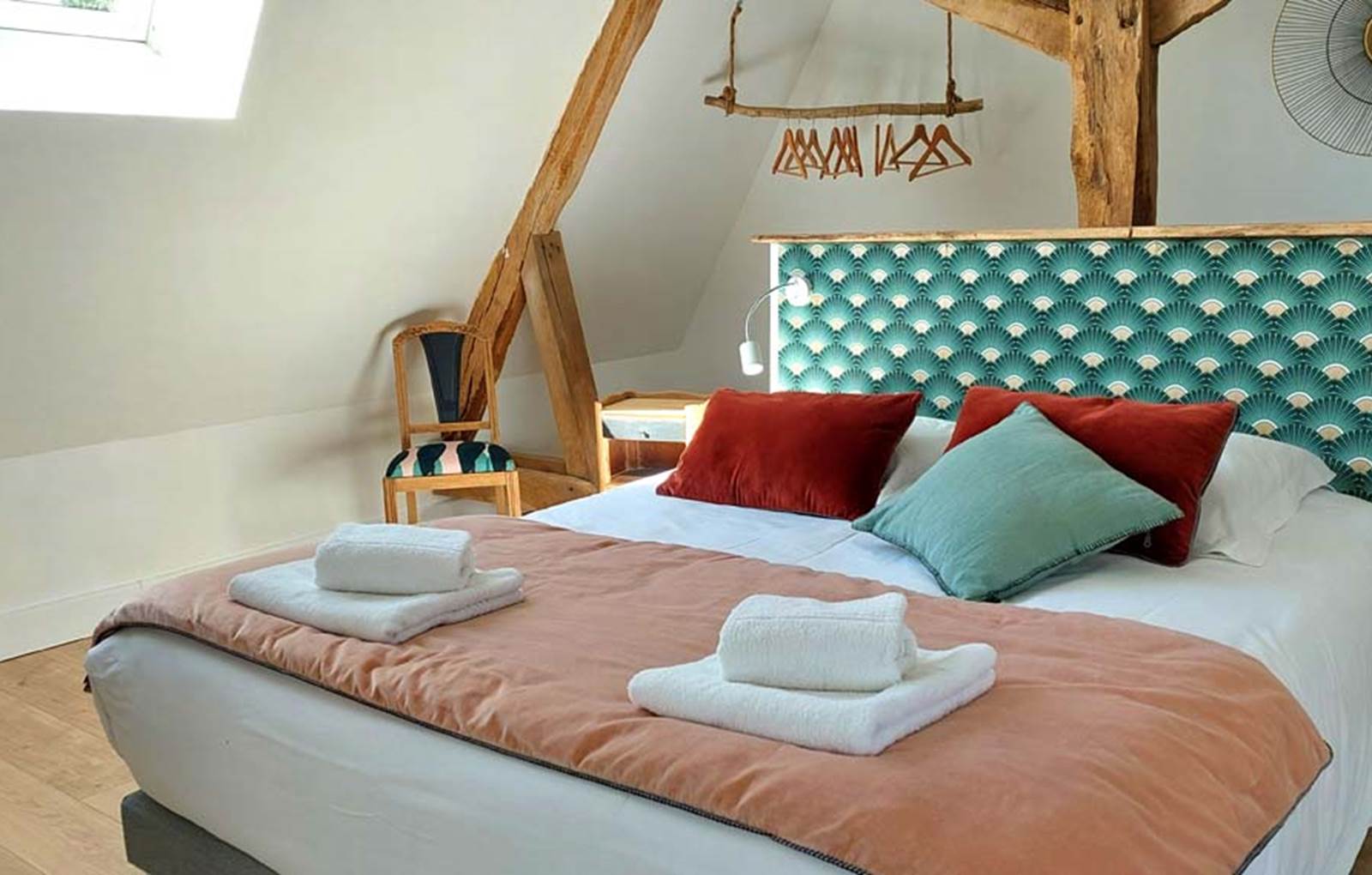 ClosSaintJoseph_Gite les Ecuries_Chambre parentale-carousel