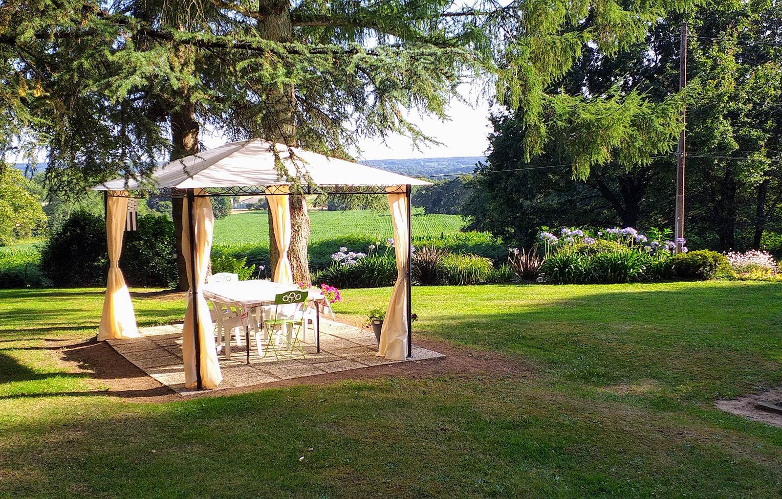 Le Parc et Espace repas extérieur-carousel