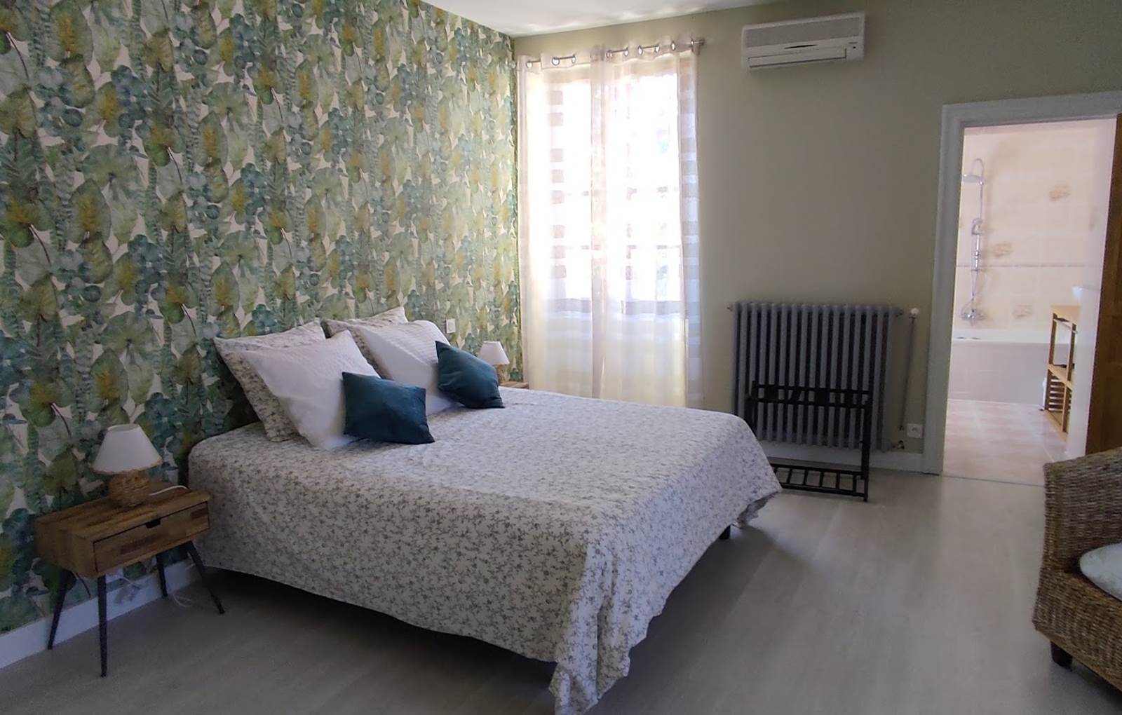 Domaine les Garrigues Chambre du Pigeonnier-carousel