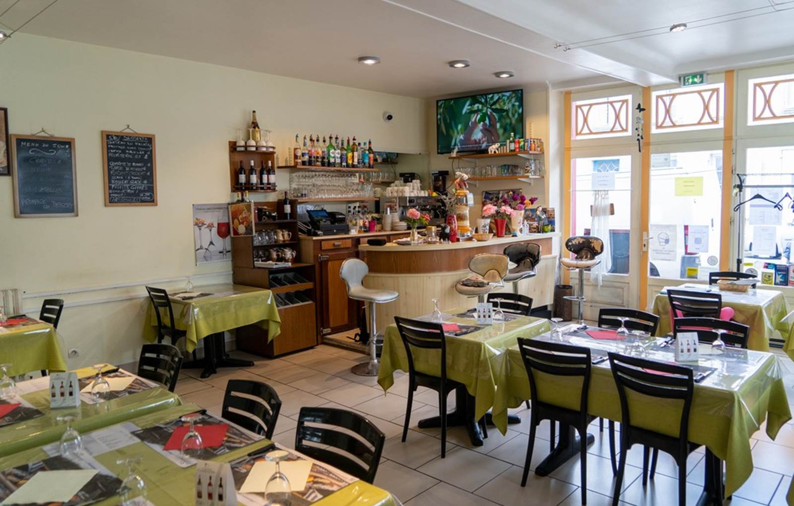 Vue extérieure de l'Hôtel du Palais-carousel