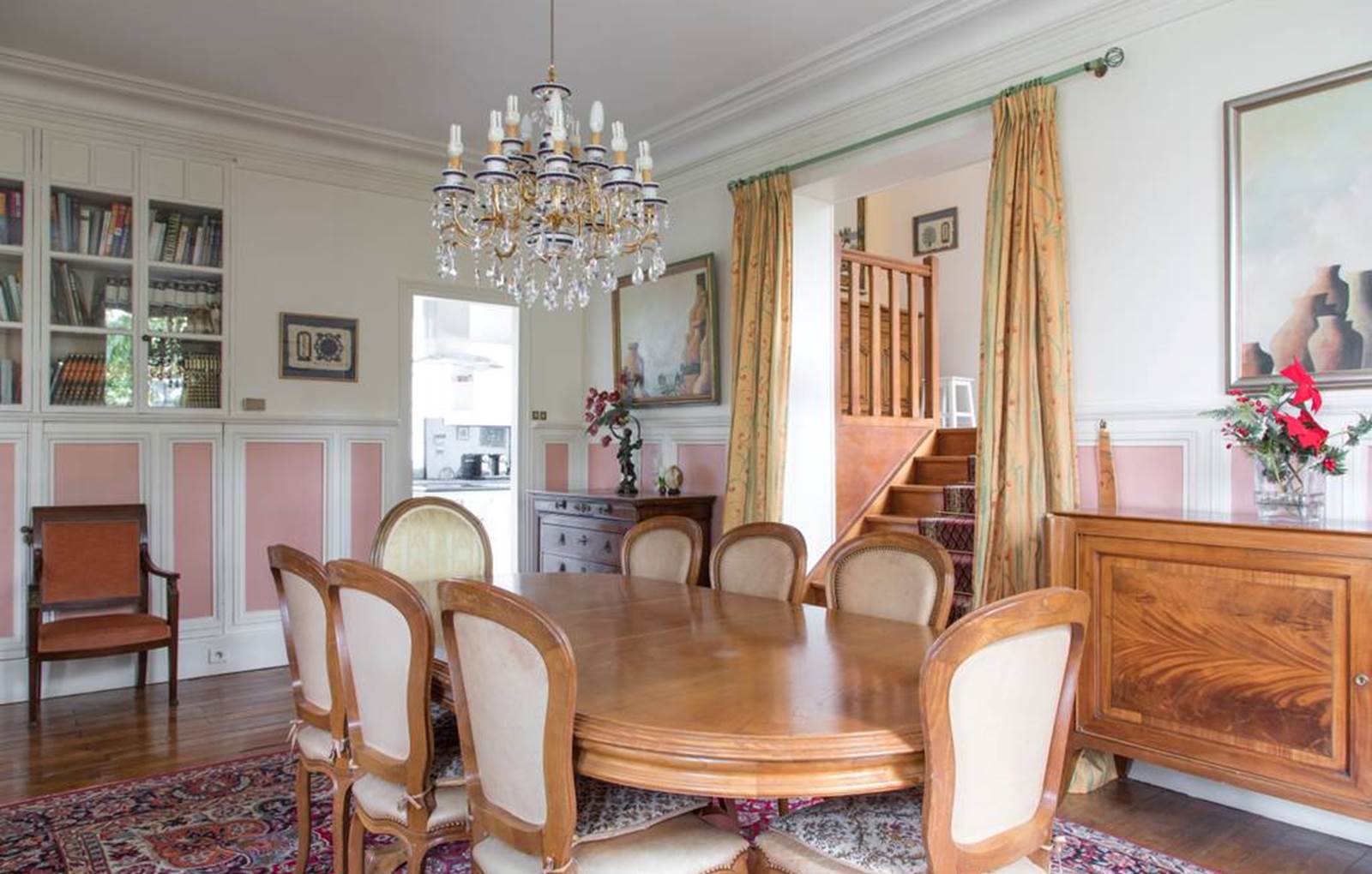 salle à manger et cuisine-carousel