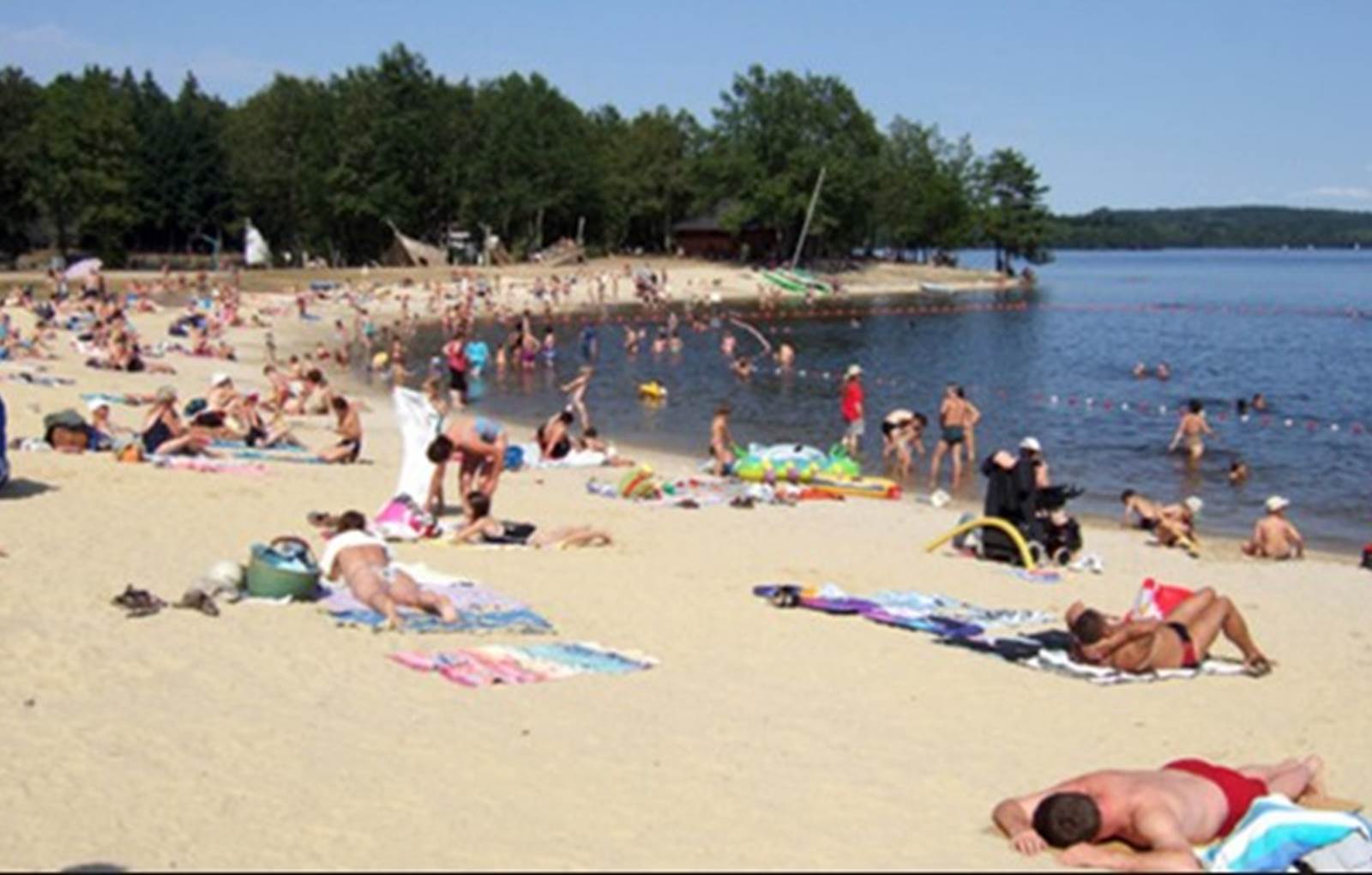 plage du lac de vassiviere-carousel