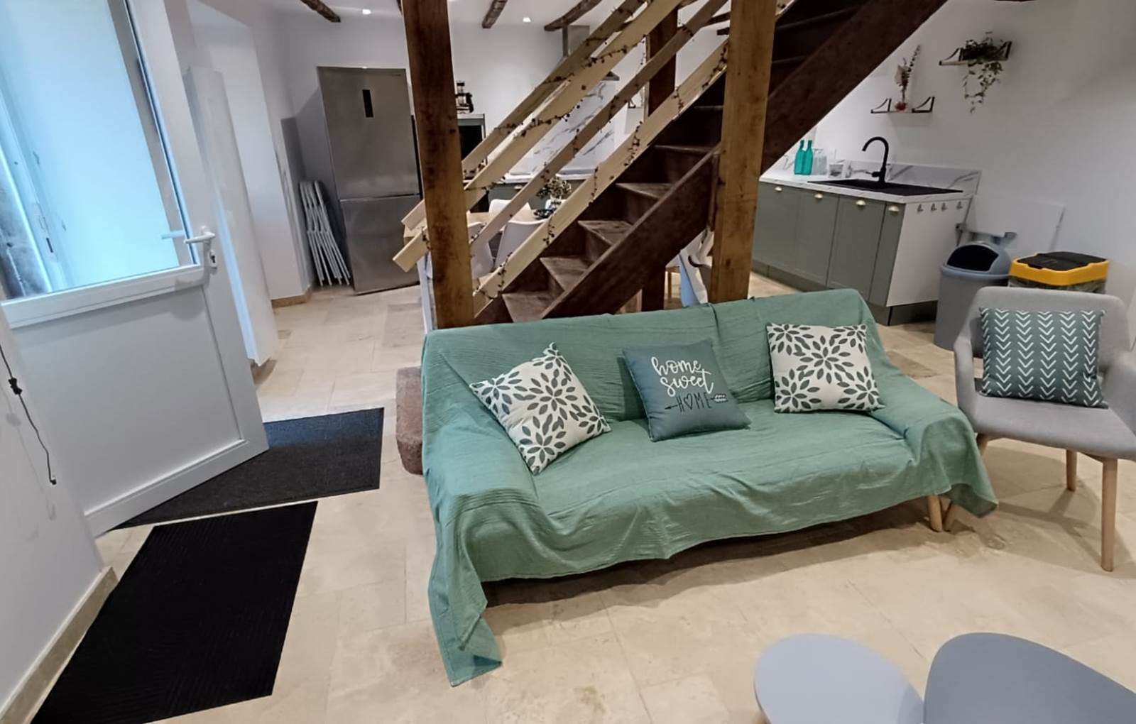 salon autre vue gite creuse faux la montagne-carousel