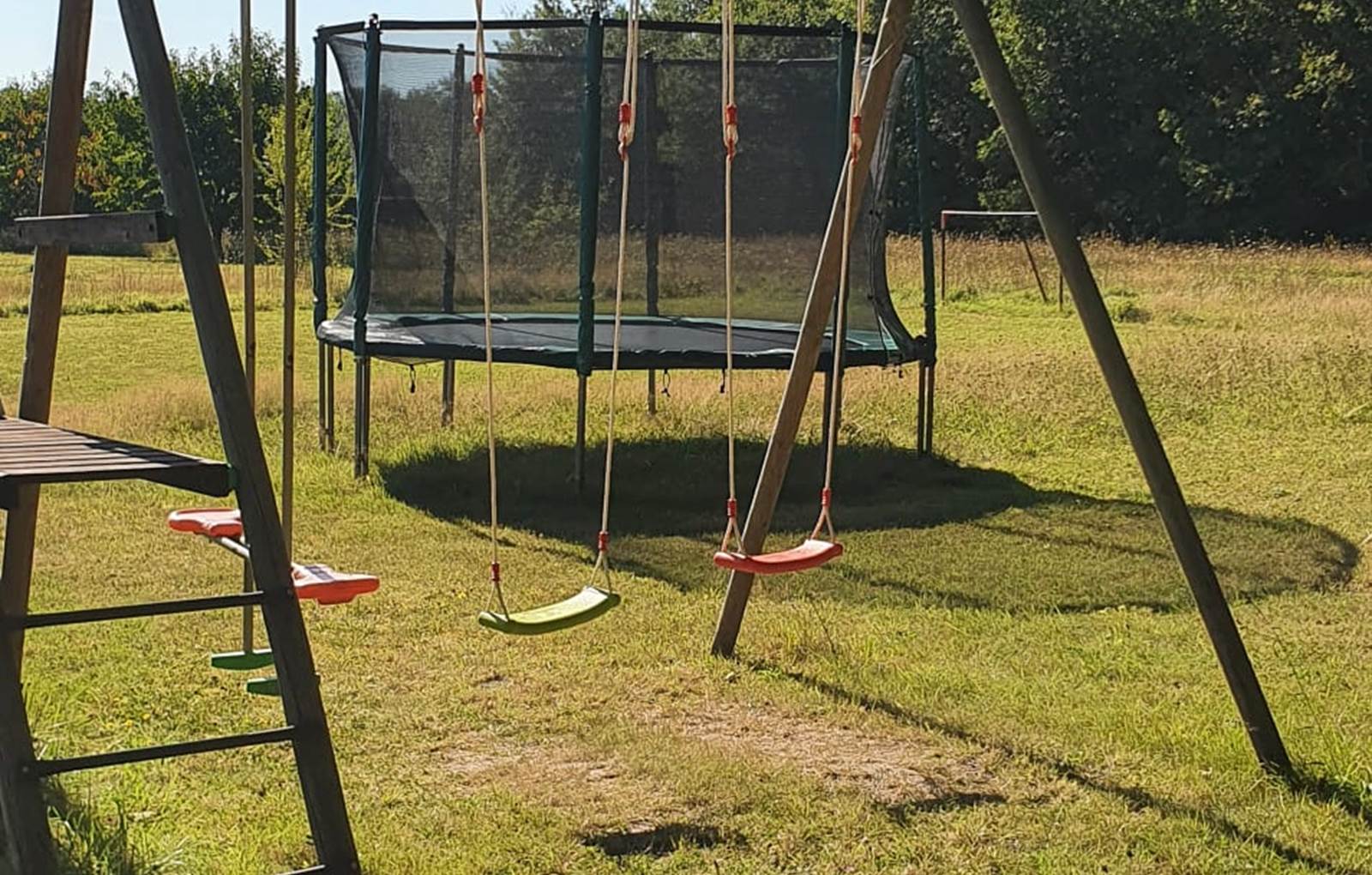 le coin des enfants trampoline-carousel