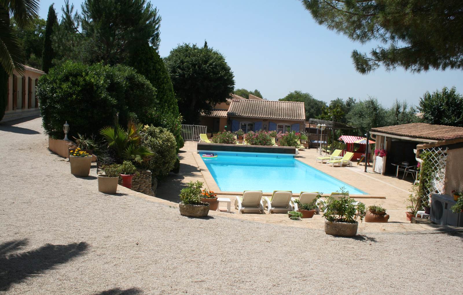 Piscine 6m x 12m ouverte de mai à octobre-carousel