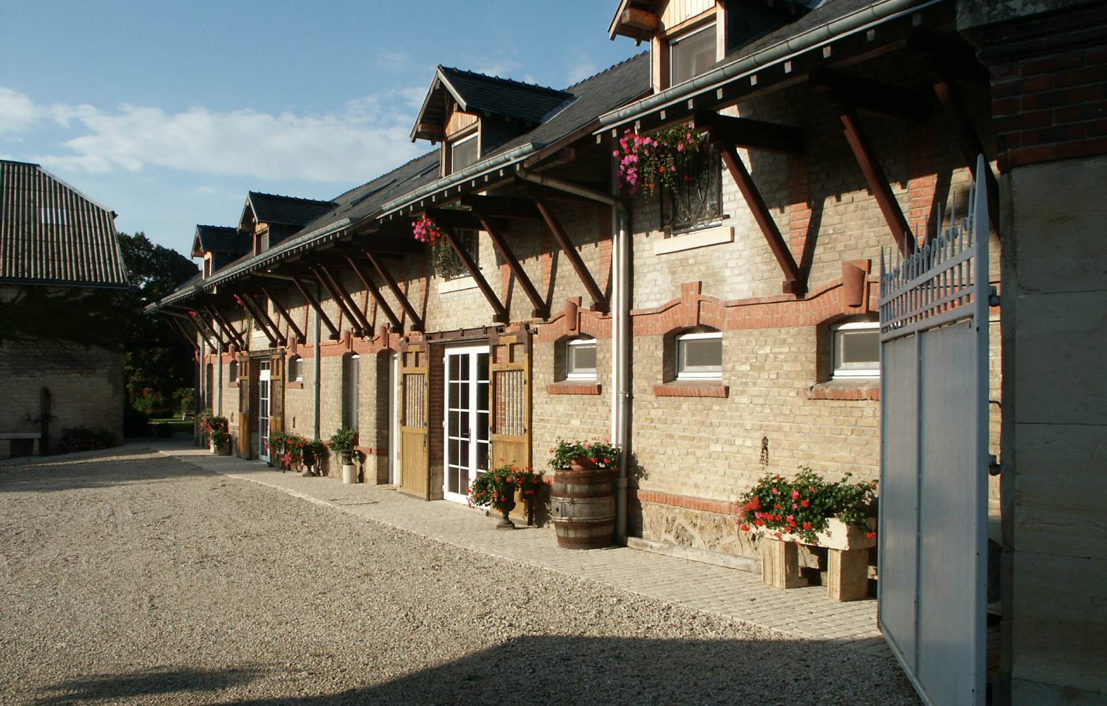 La Closerie vue de la rue-carousel