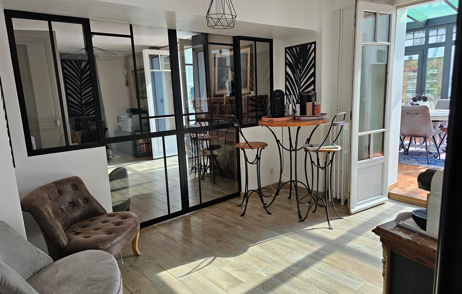 SALON DE CAFE-carousel