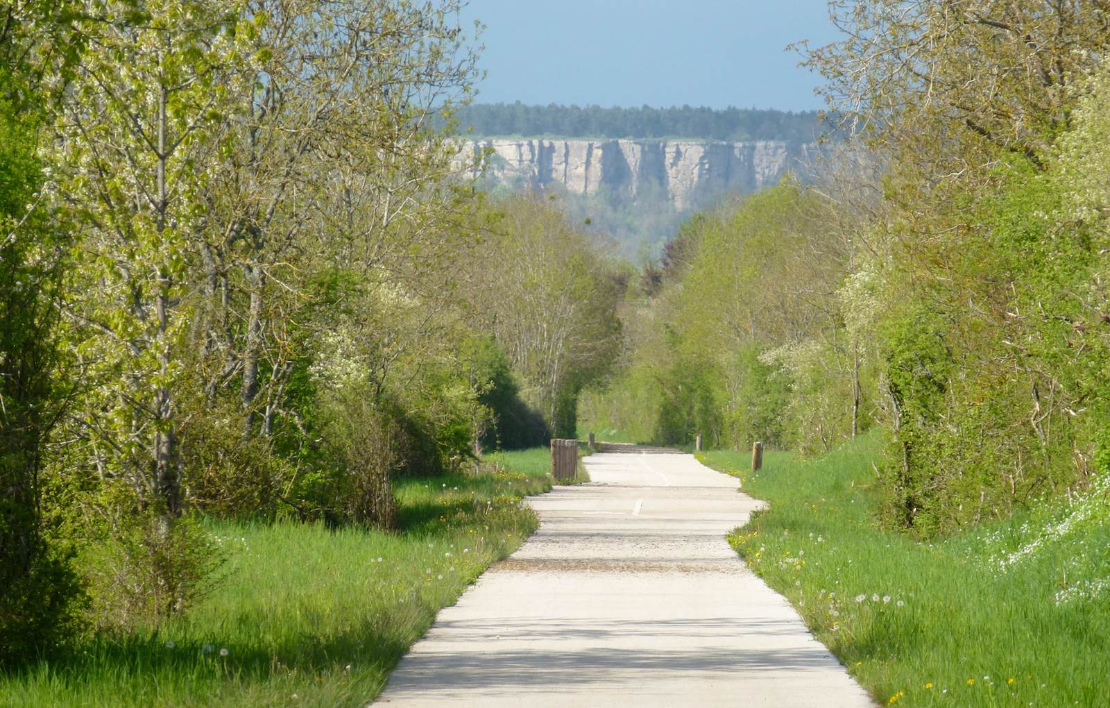 Vélo route en Côte d'Or à Nolay, accés à Beaune-carousel