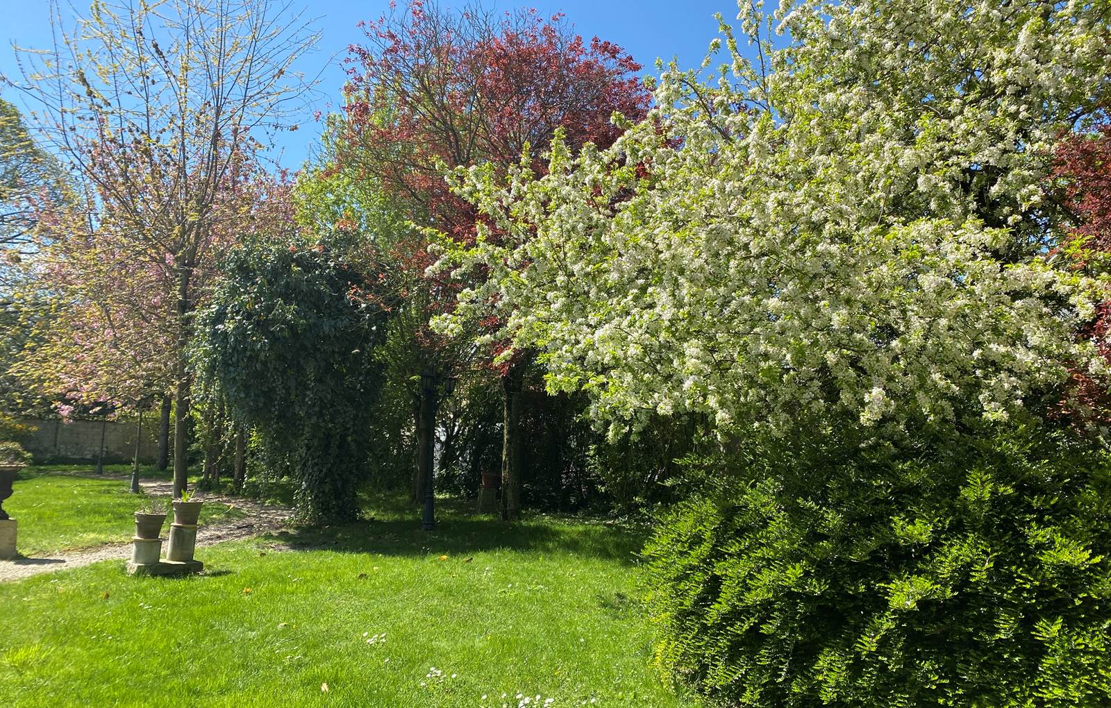 Le jardin au printemps-carousel