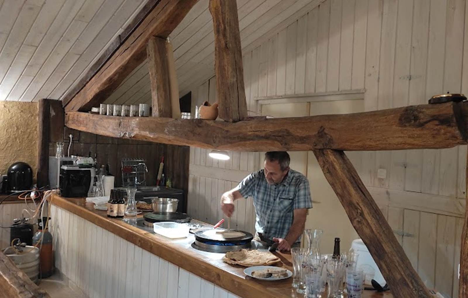 Dégustez quelques produits dans notre salle d'accueil en paille-carousel