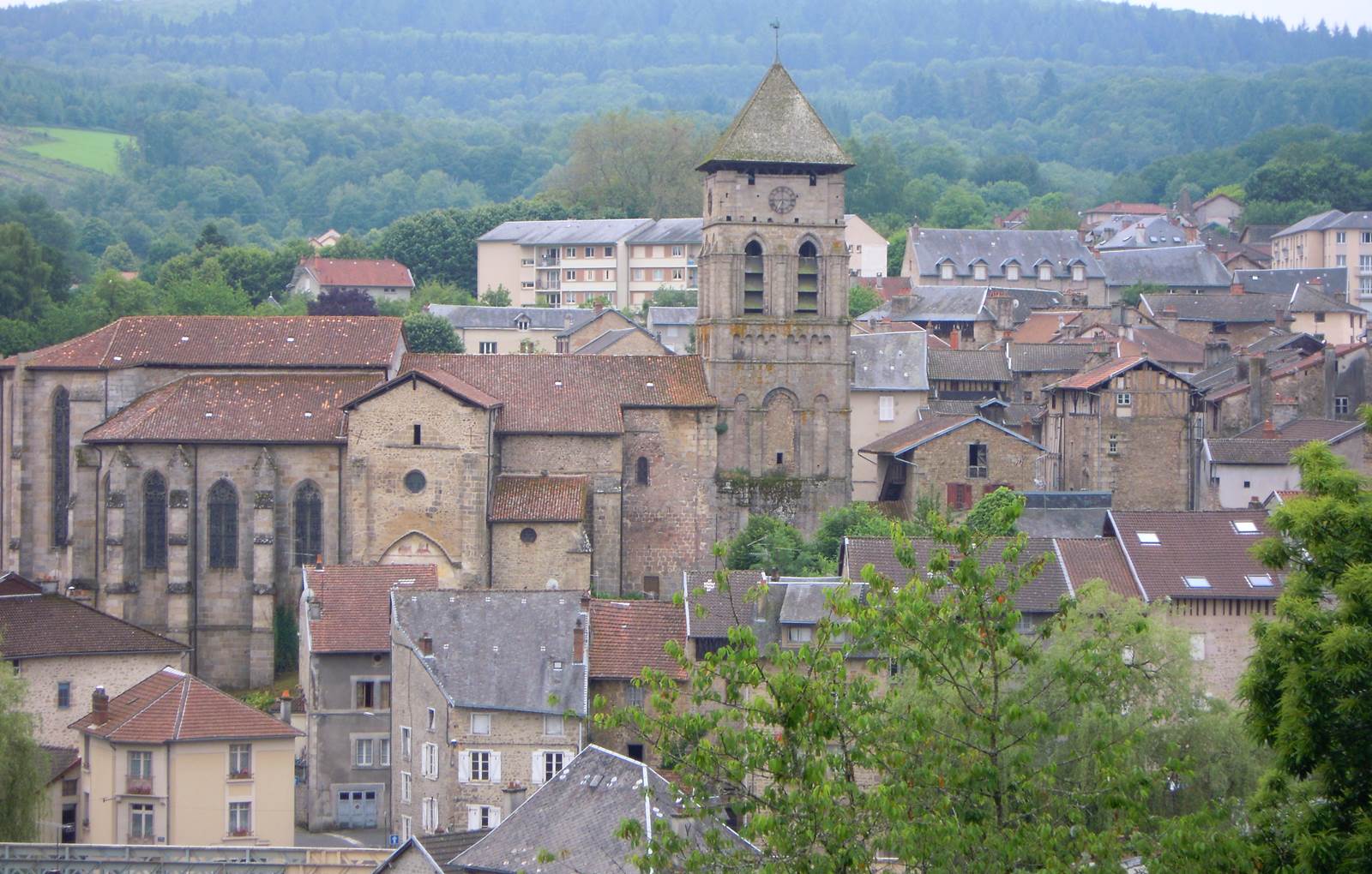 Eymoutiers, la coté pelaude, porte de Vassivière-carousel